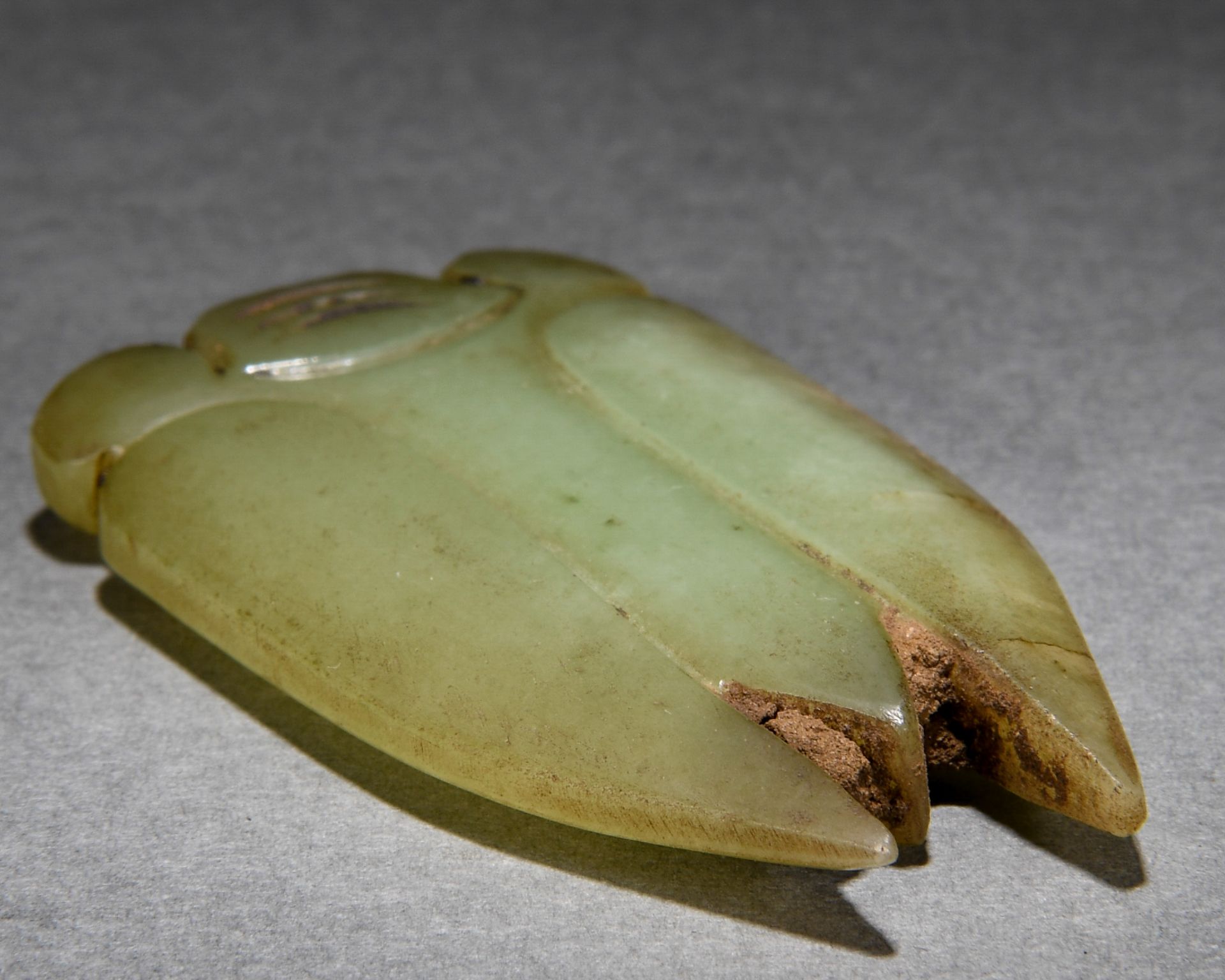 A Chinese Carved Celadon Jade Cicada - Image 4 of 7