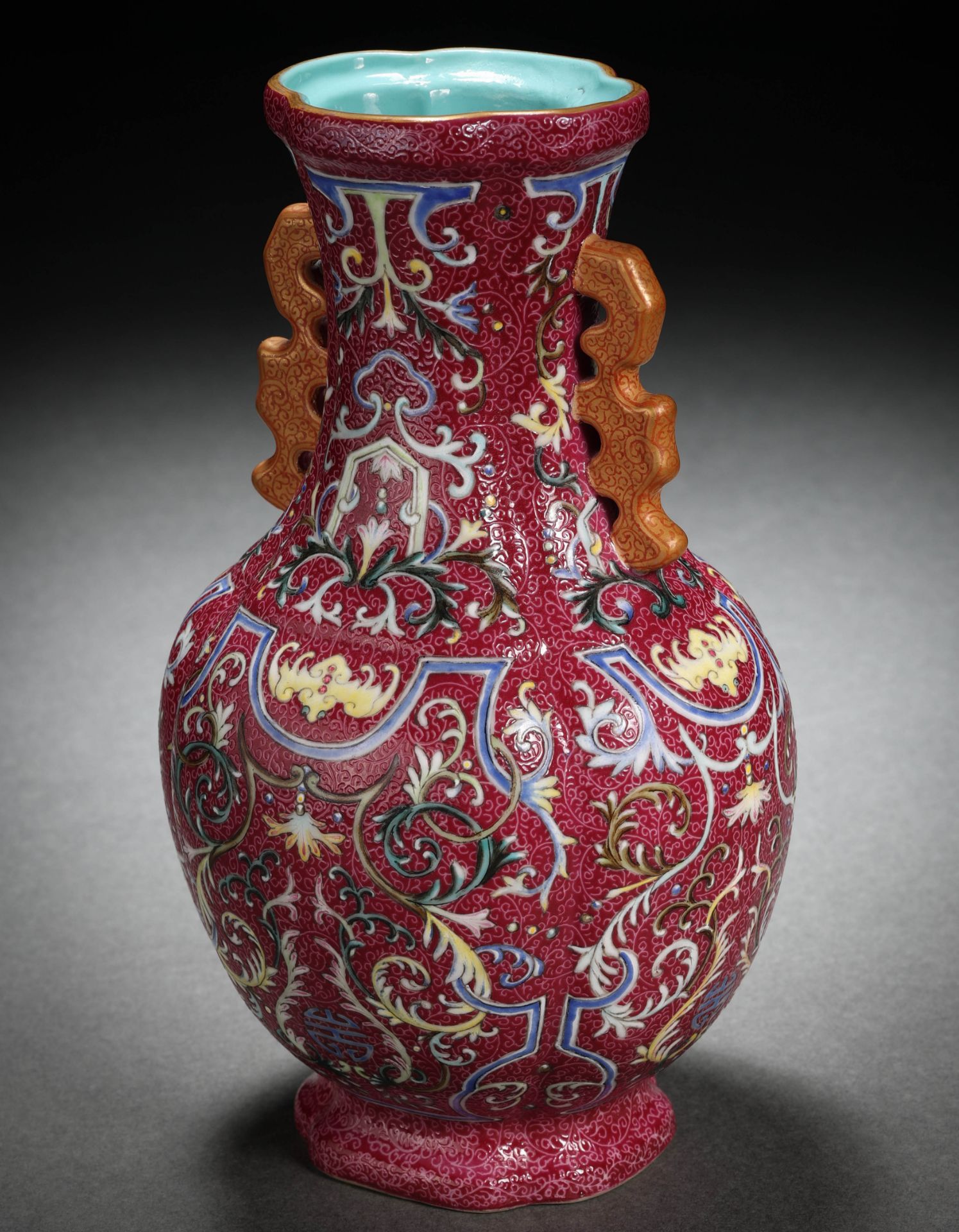 A Chinese Famille Rose and Gilt Vase - Bild 4 aus 11