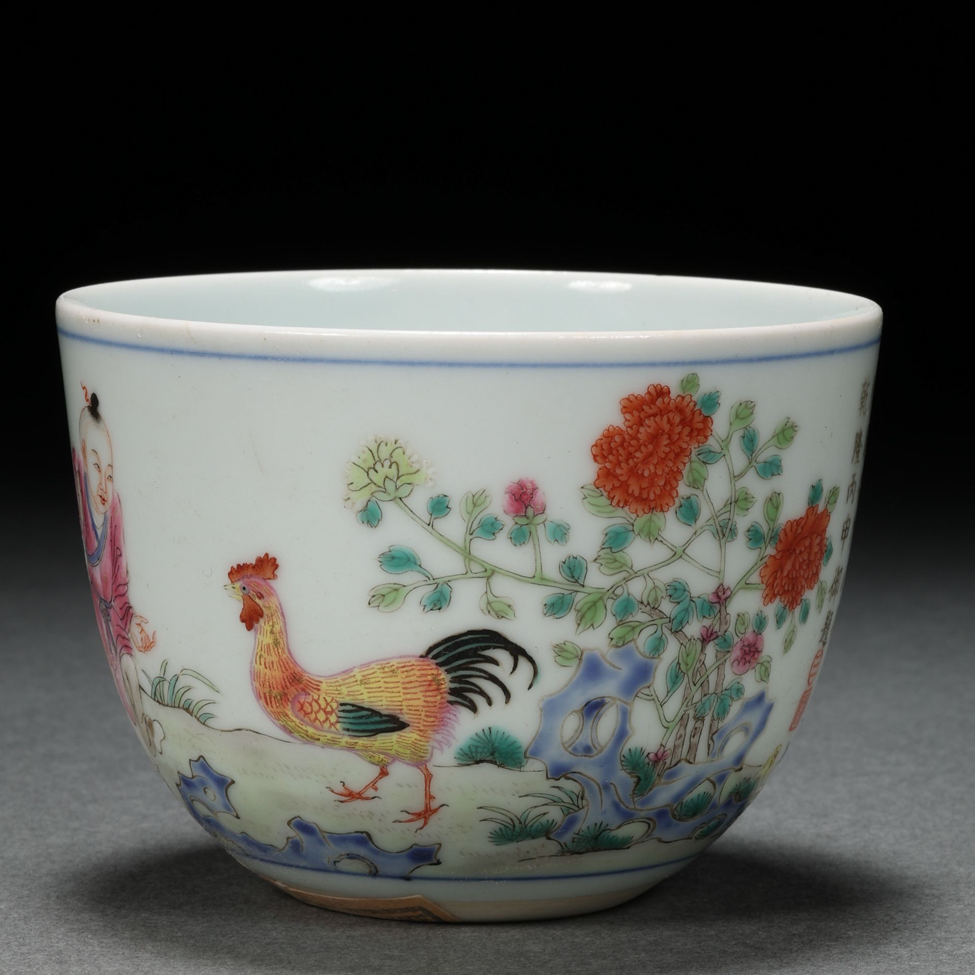 A Chinese Famille Rose Chicken Cup - Bild 2 aus 9