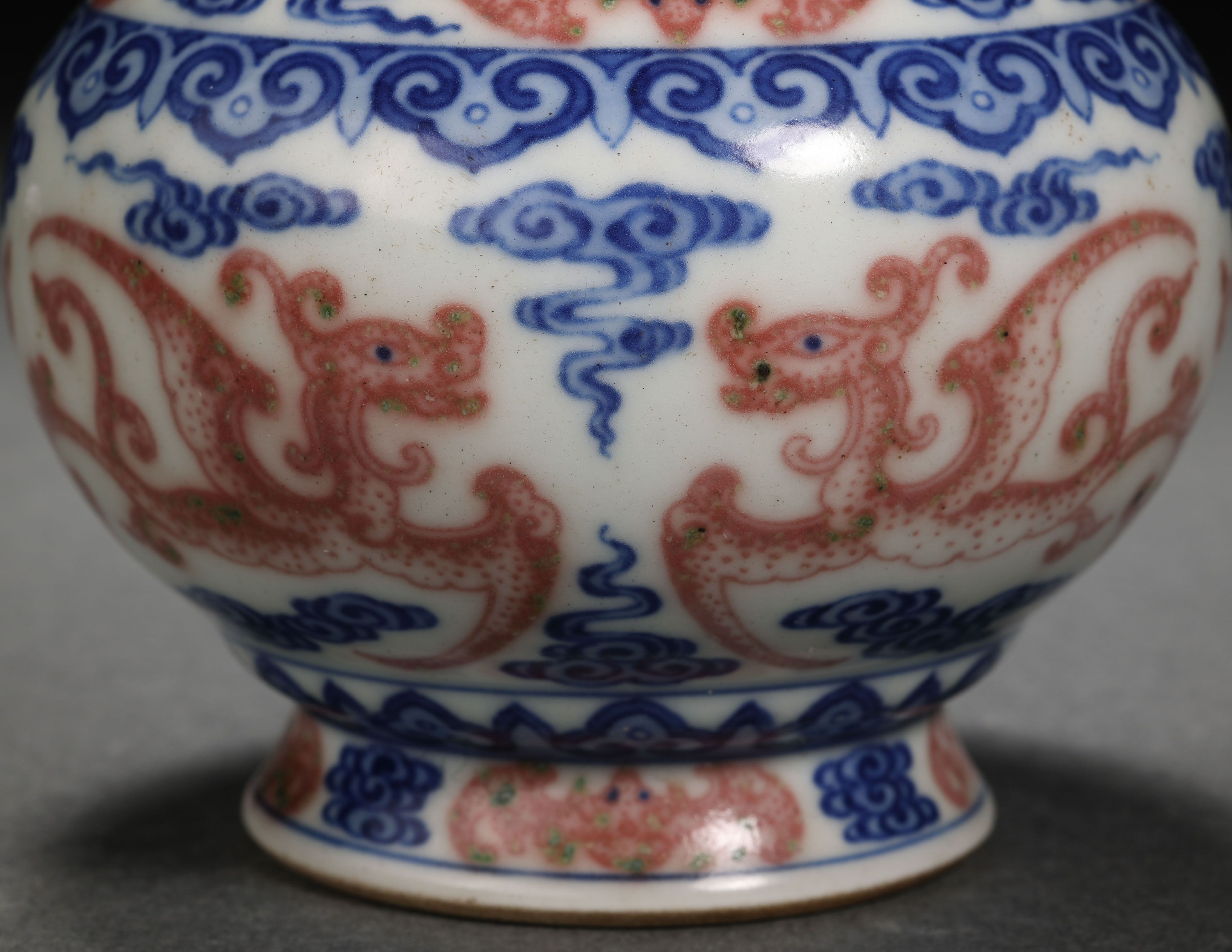 A Chinese Under glaze Blue and Copper Red Phoenix Spitton - Image 7 of 10