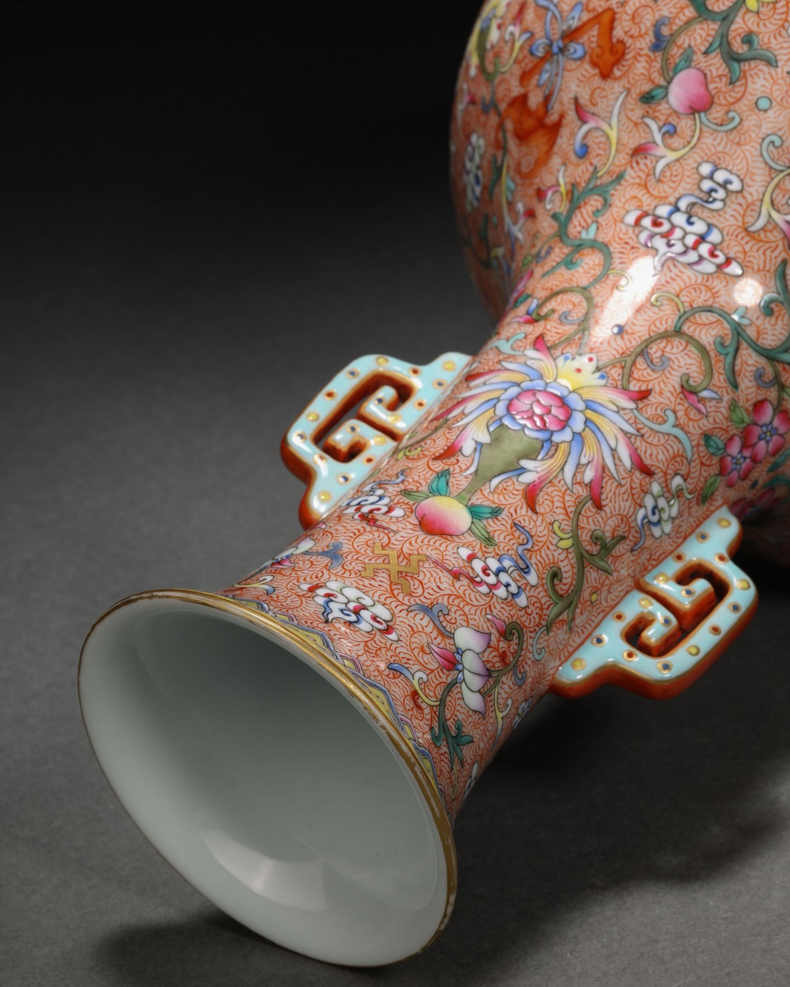 A Chinese Famille Rose Lotus Scrolls Vase - Bild 9 aus 11