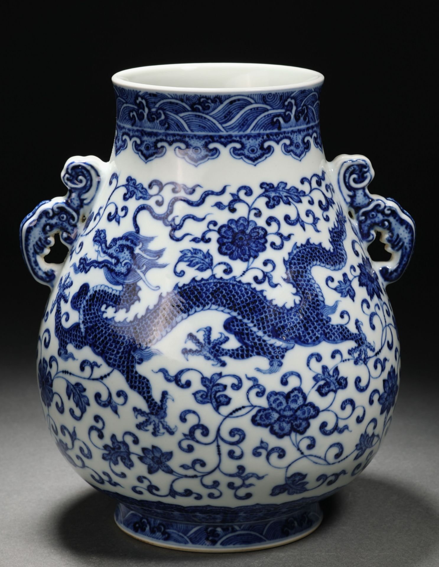 A Chinese Blue and White Dragon Zun Vase - Bild 2 aus 11