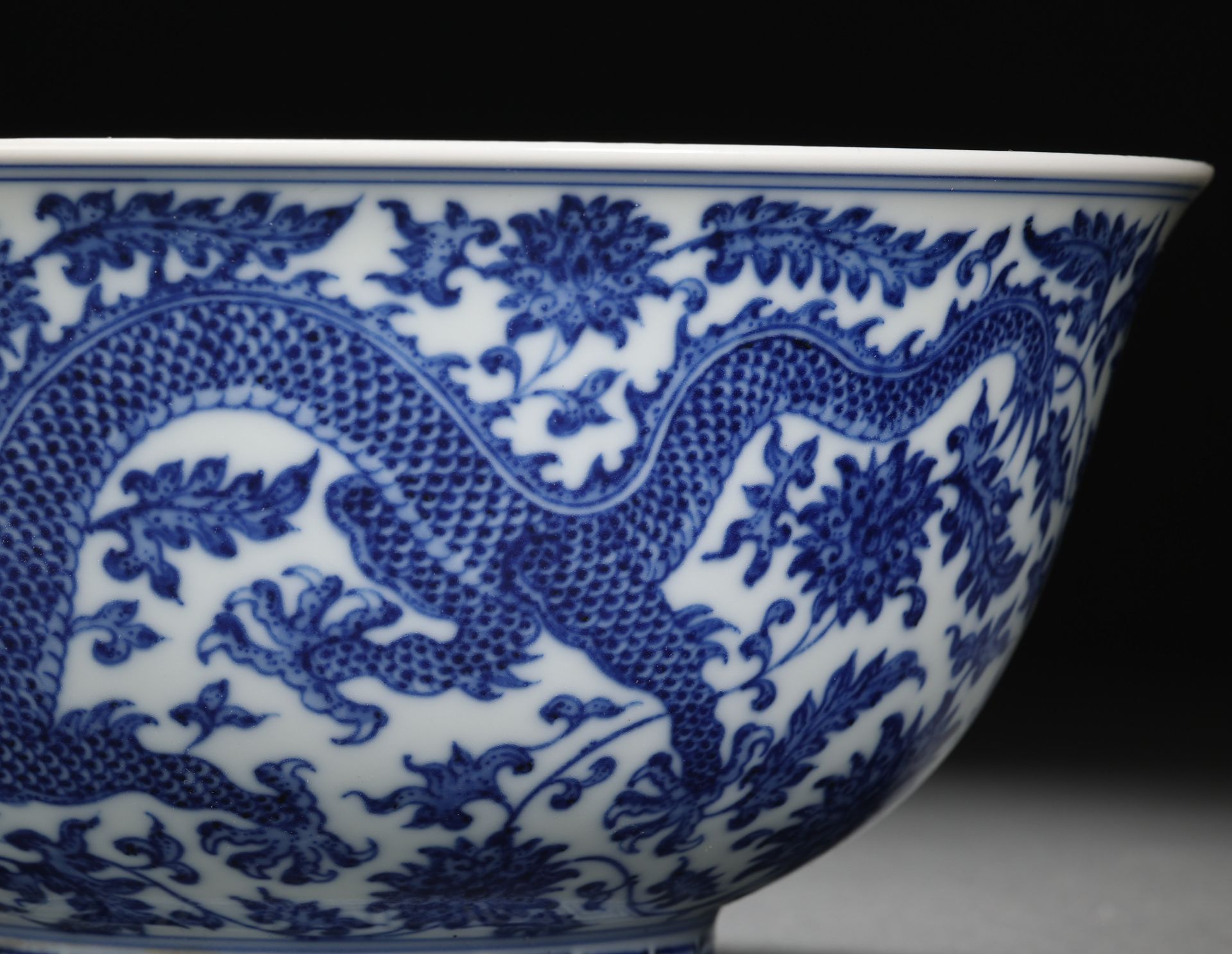 A Chinese Blue and White Floral and Dragons Bowl - Image 4 of 12