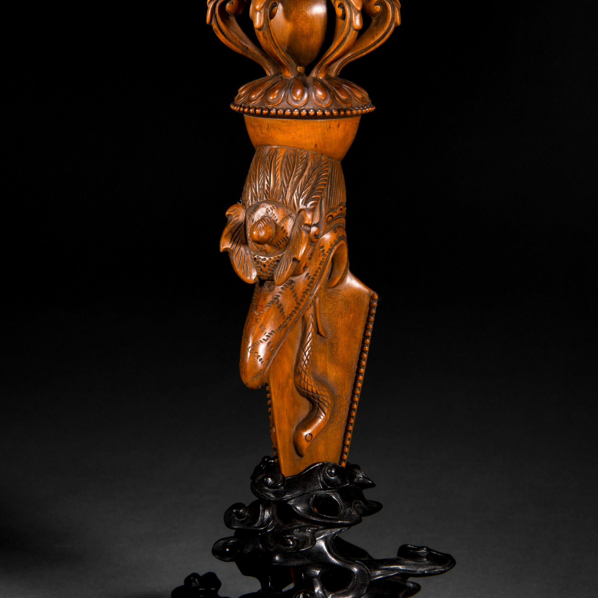 A Chinese Carved Boxwood Vajra - Image 5 of 9