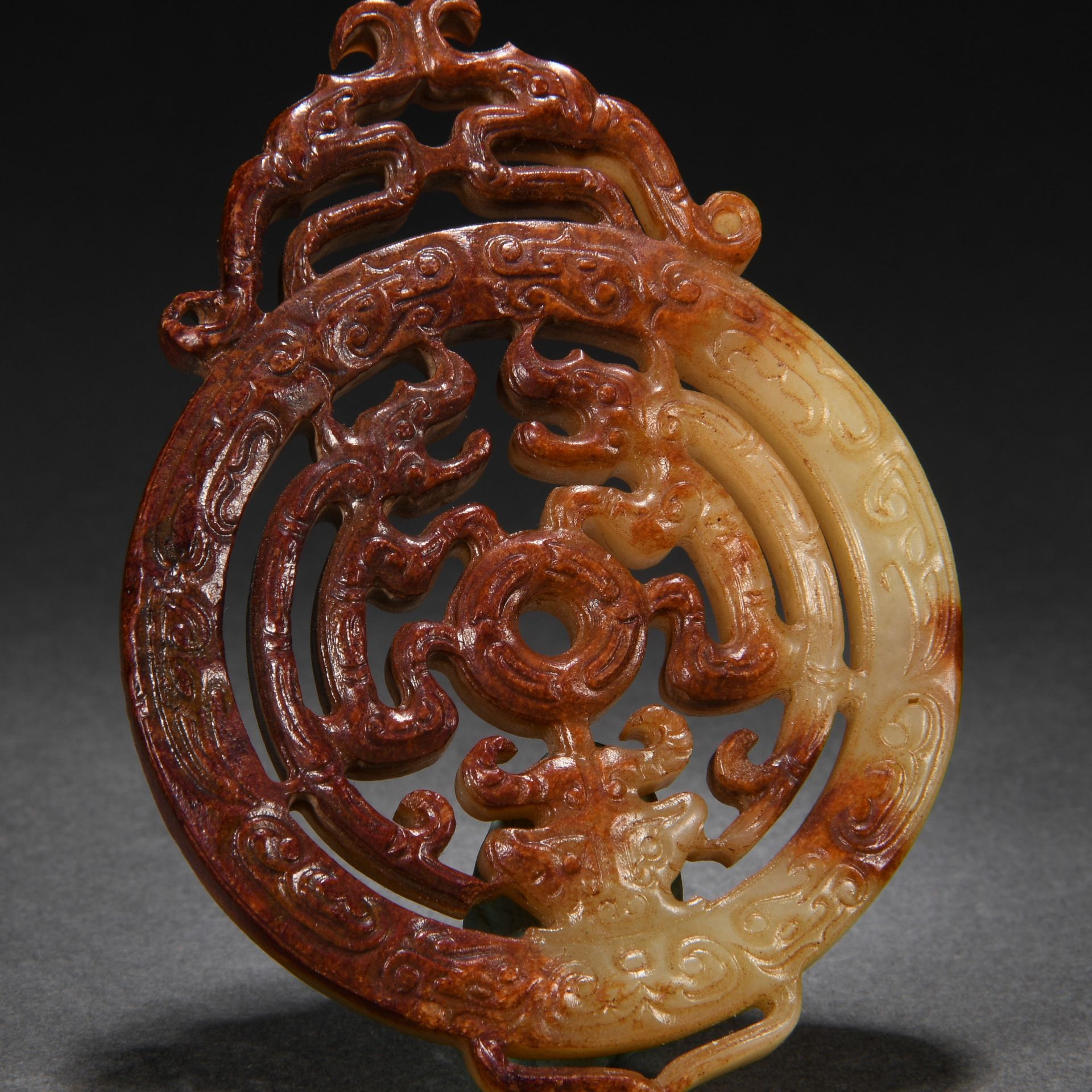 A Chinese Carved Jade Ornament - Bild 4 aus 8