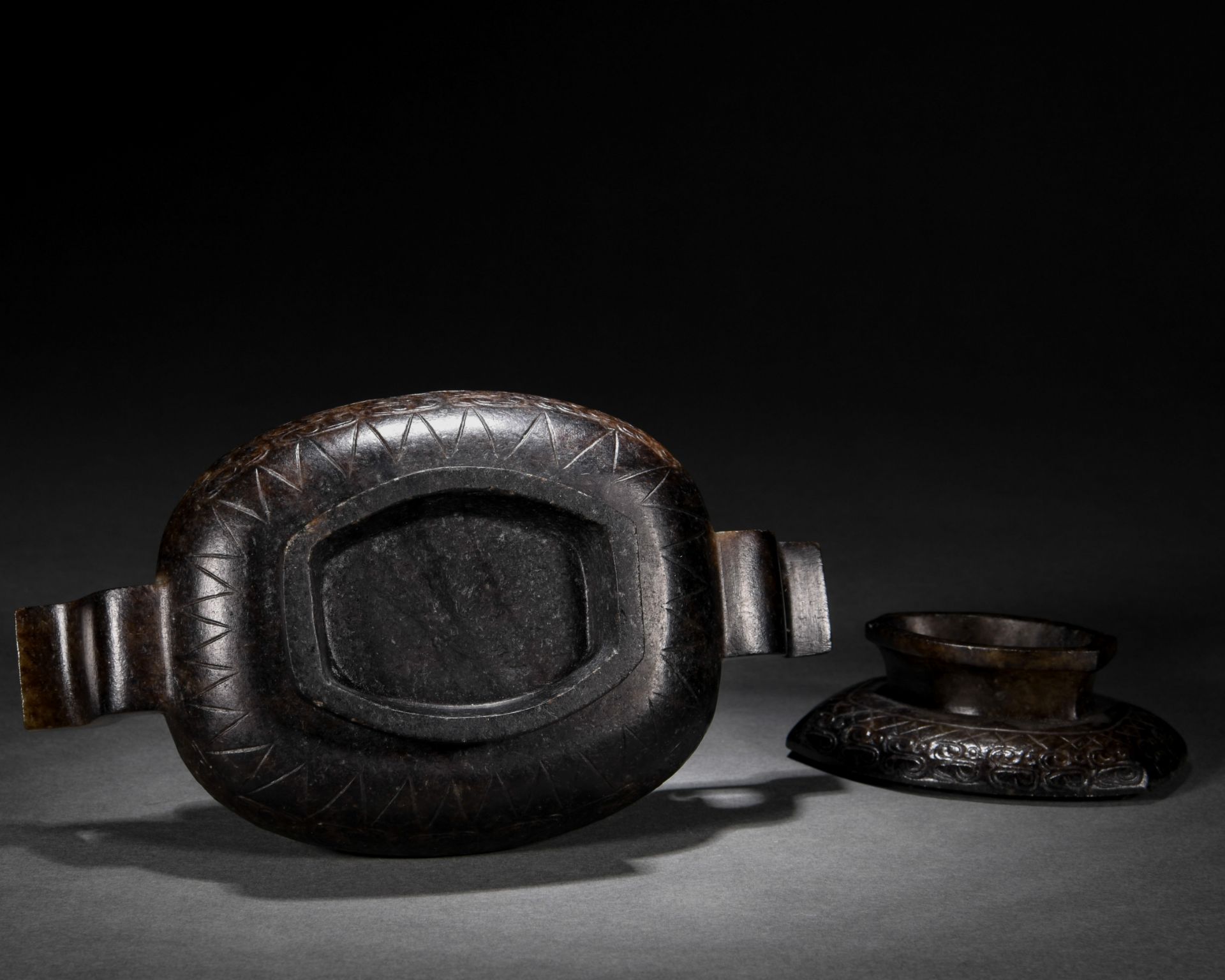 A Chinese Carved Jade Censer with Cover - Image 8 of 8