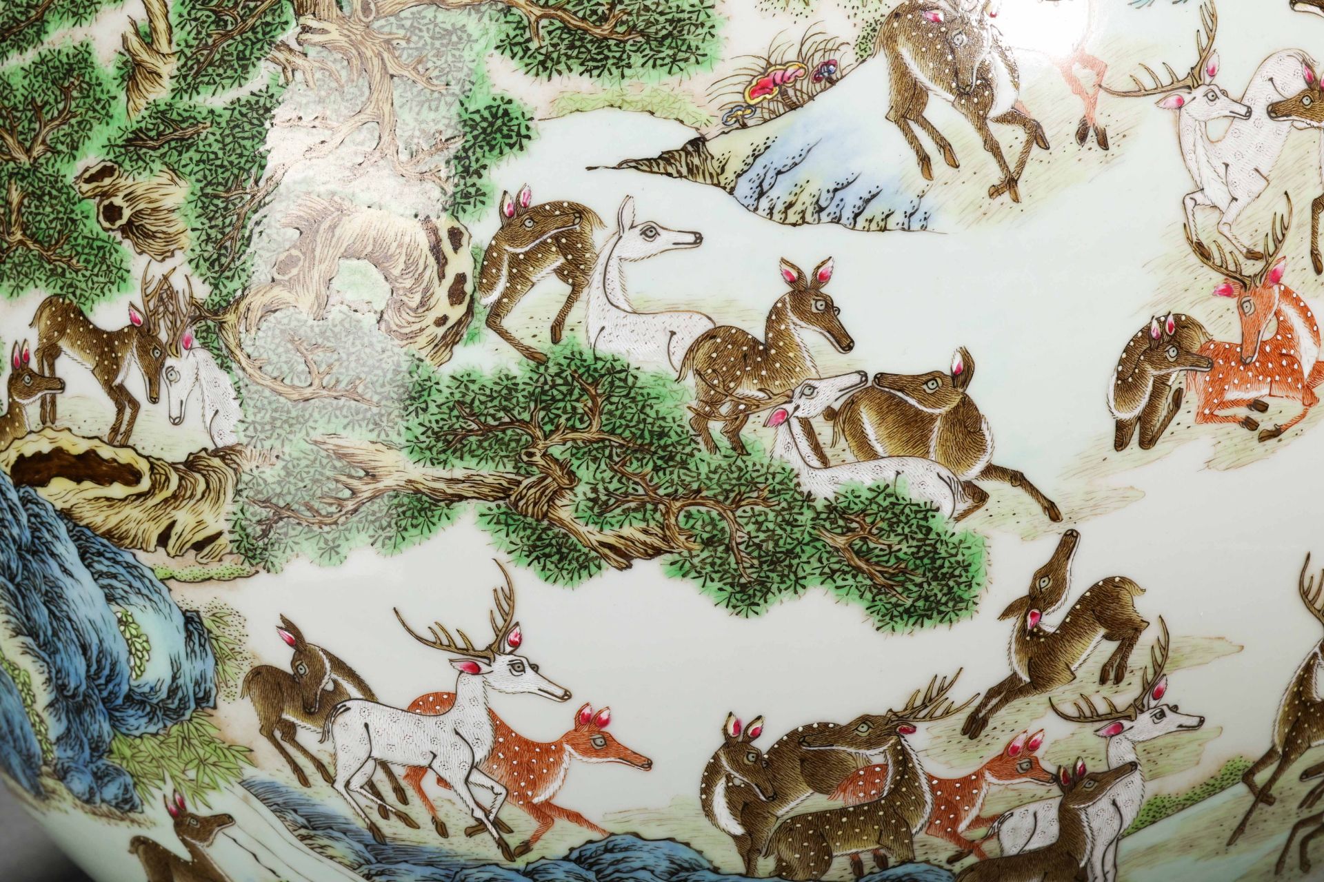 A Chinese Famille Rose Hundred Deers Zun Vase - Bild 3 aus 13