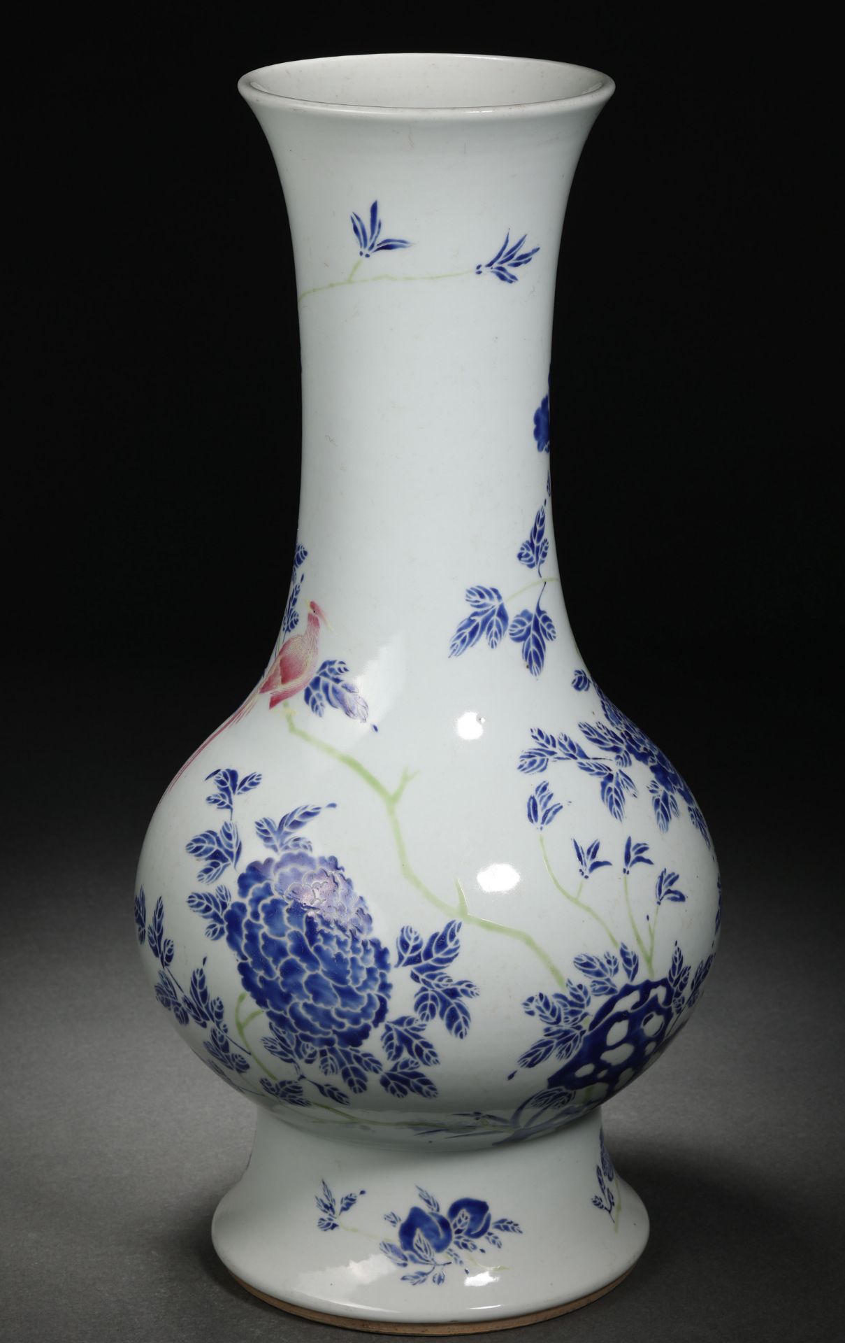 A Chinese Blue and White Flroal Vase - Bild 8 aus 11