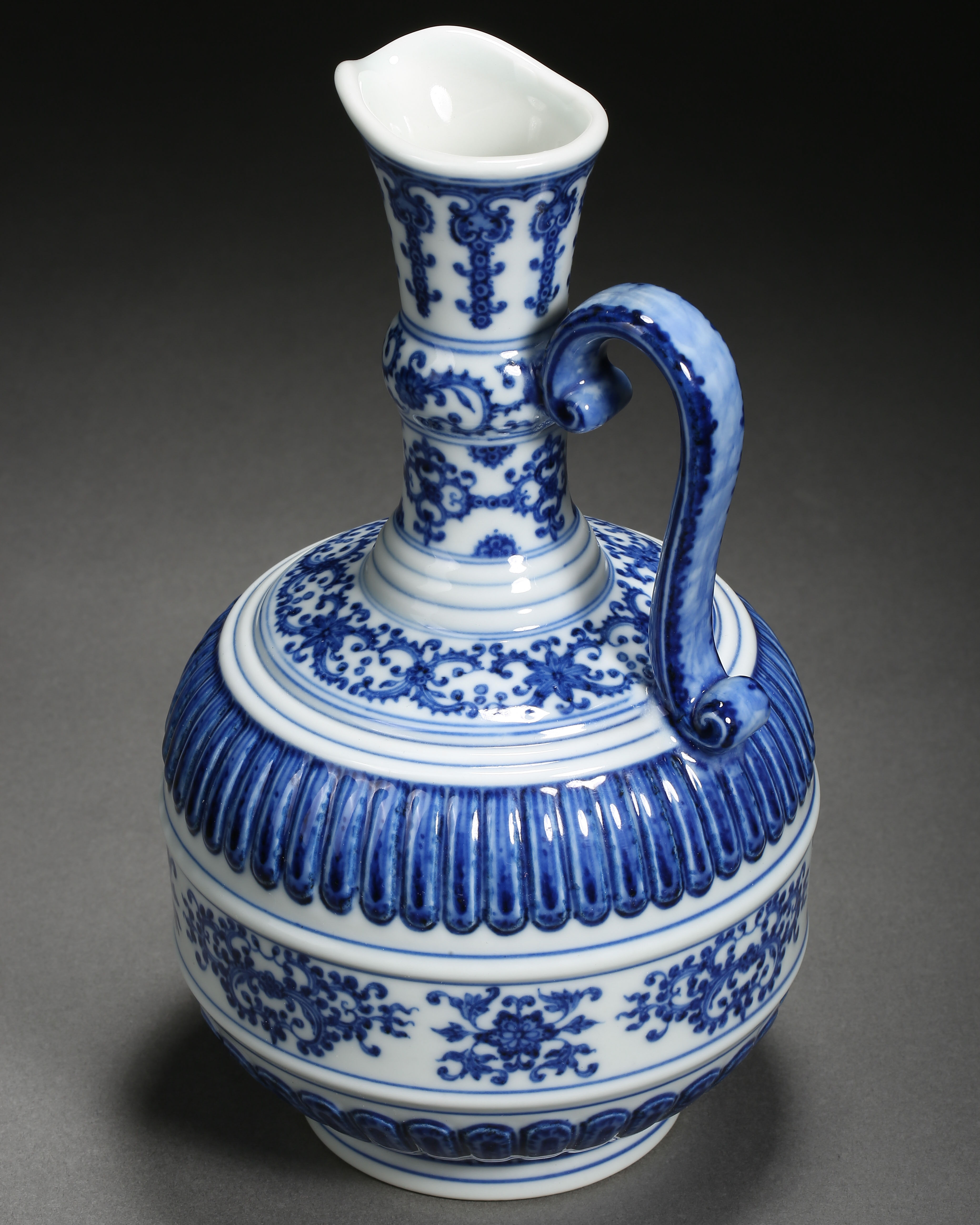 A Chinese Blue and White Floral Scrolls Ewer - Image 3 of 10