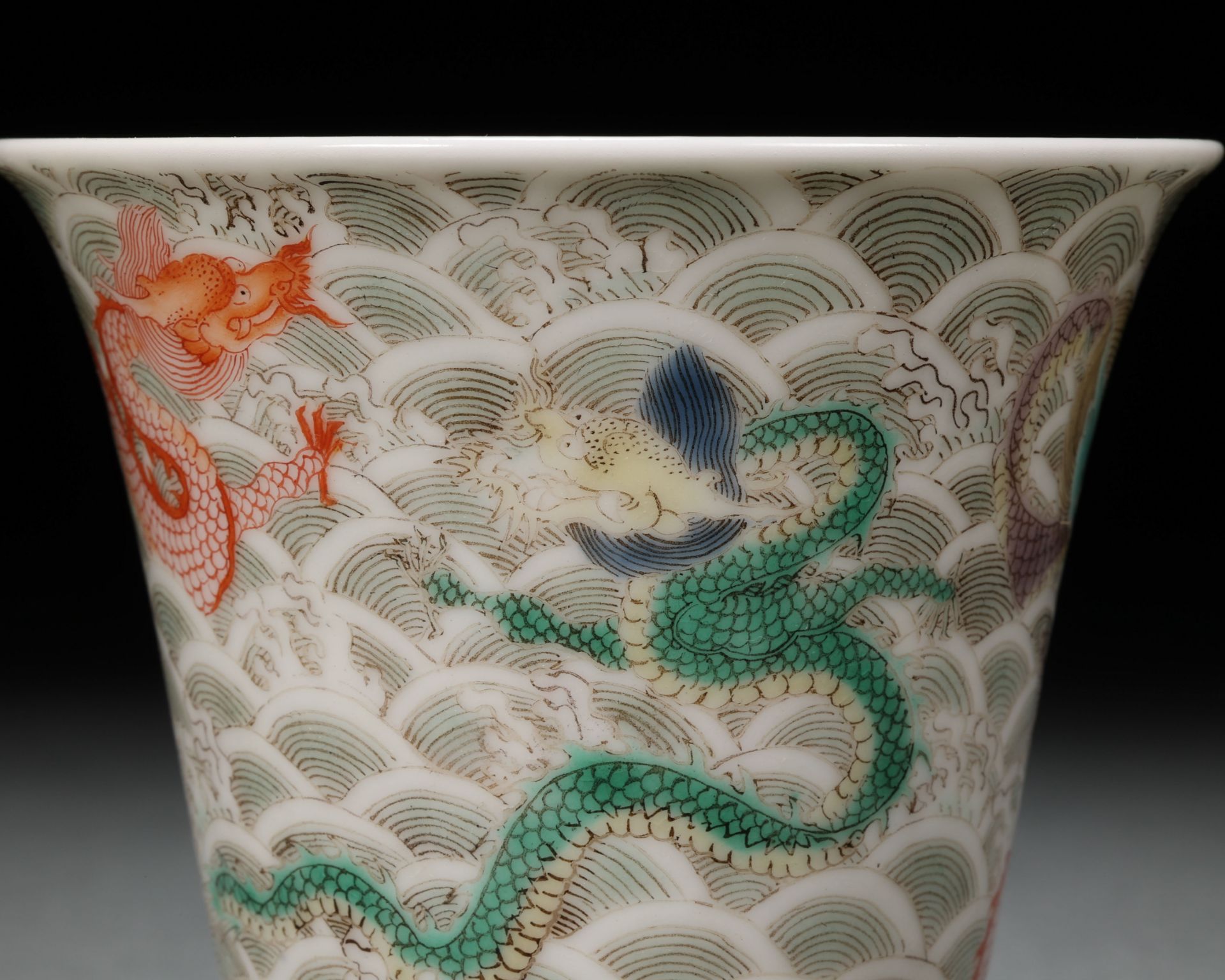 A Chinese Famille Verte Dragon Cup - Image 2 of 9