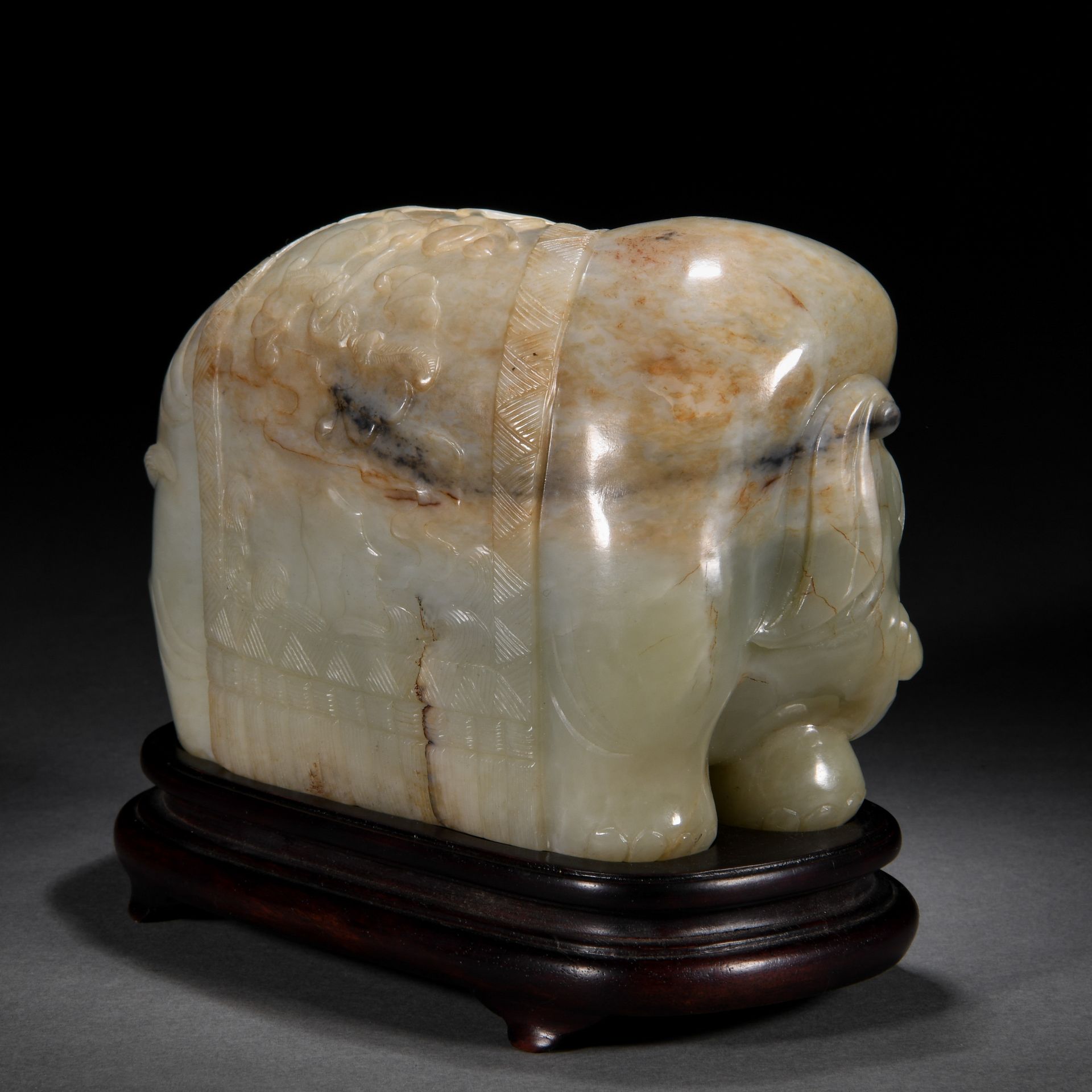 A Chinese Carved Jade Elephant - Bild 6 aus 7