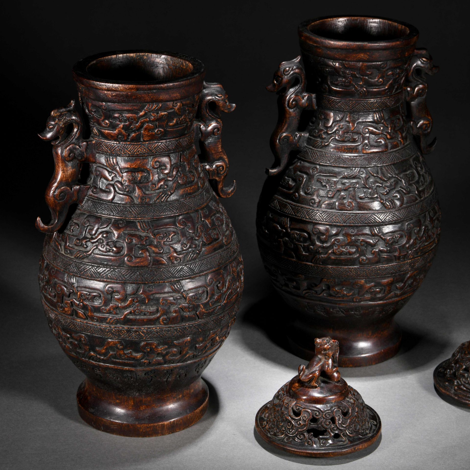 Pair Chinese Carved Rosewood Chilong Vases - Bild 8 aus 12