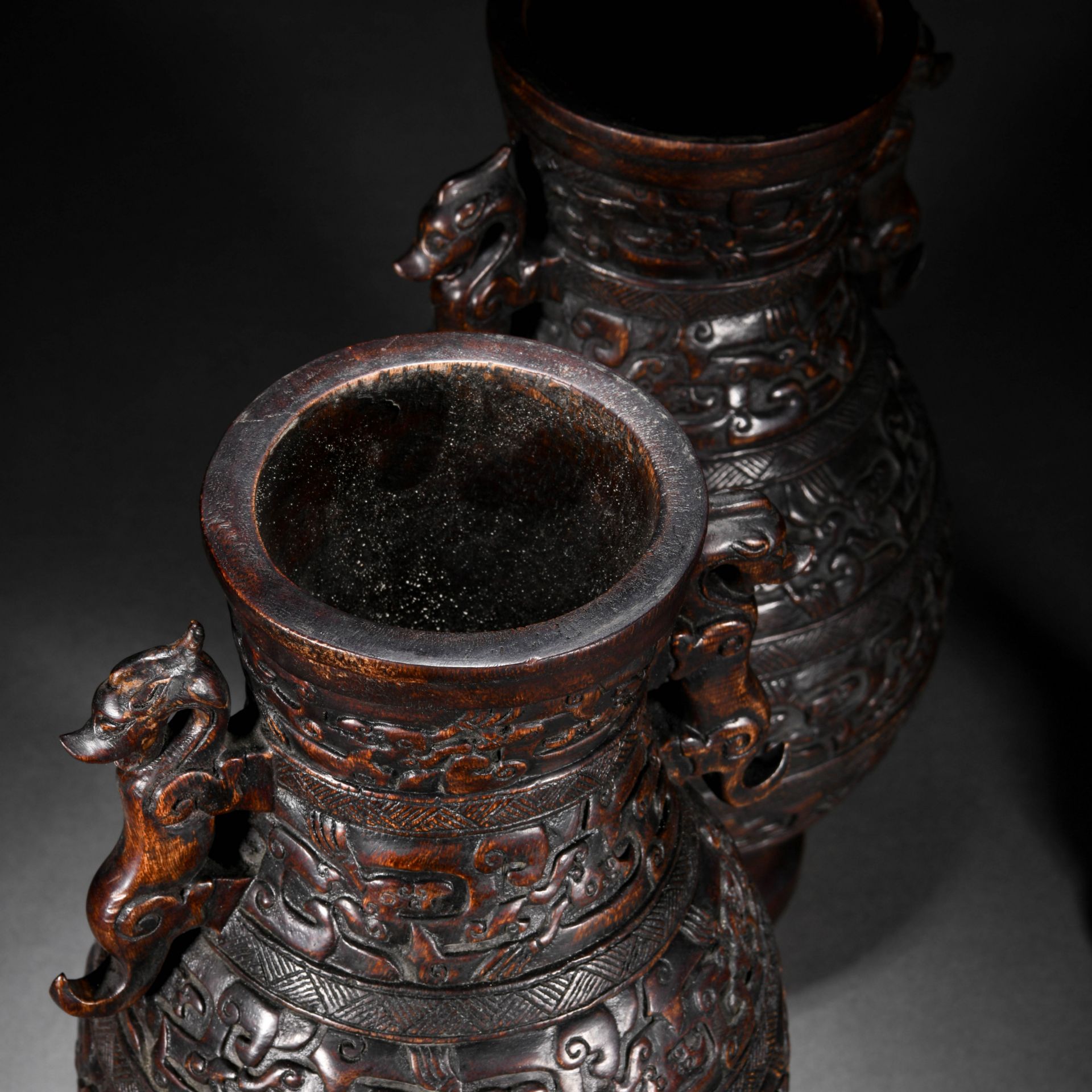 Pair Chinese Carved Rosewood Chilong Vases - Bild 9 aus 12