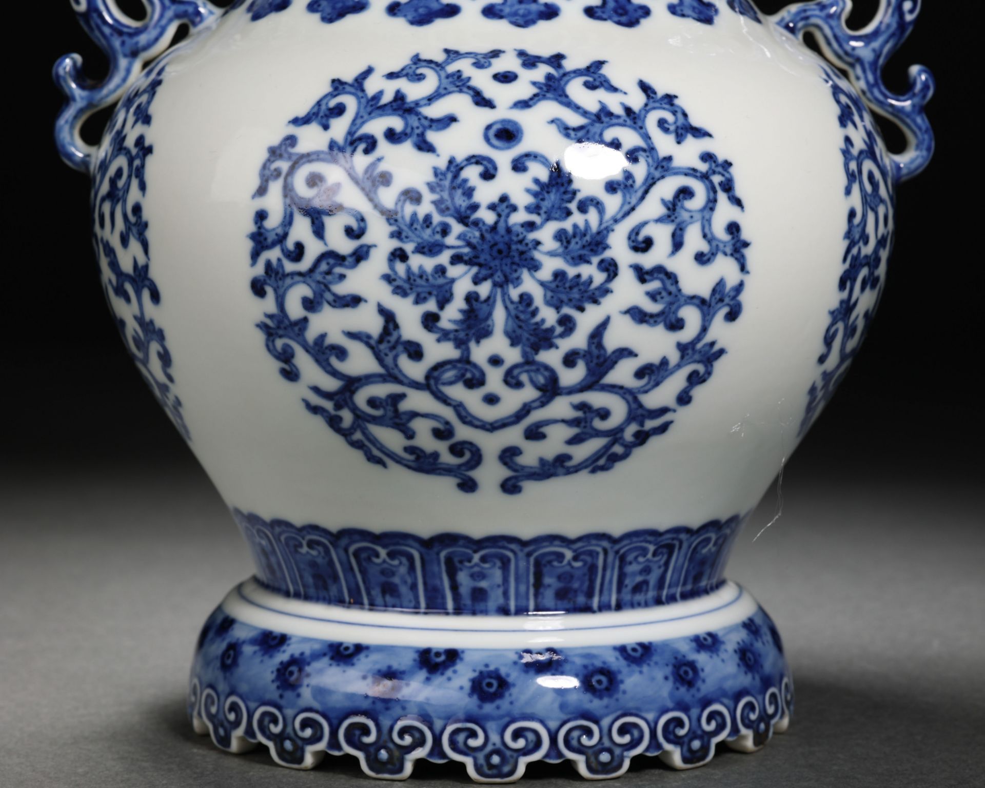 A Chinese Blue and White Floral Scrolls Zun Vase - Bild 3 aus 13