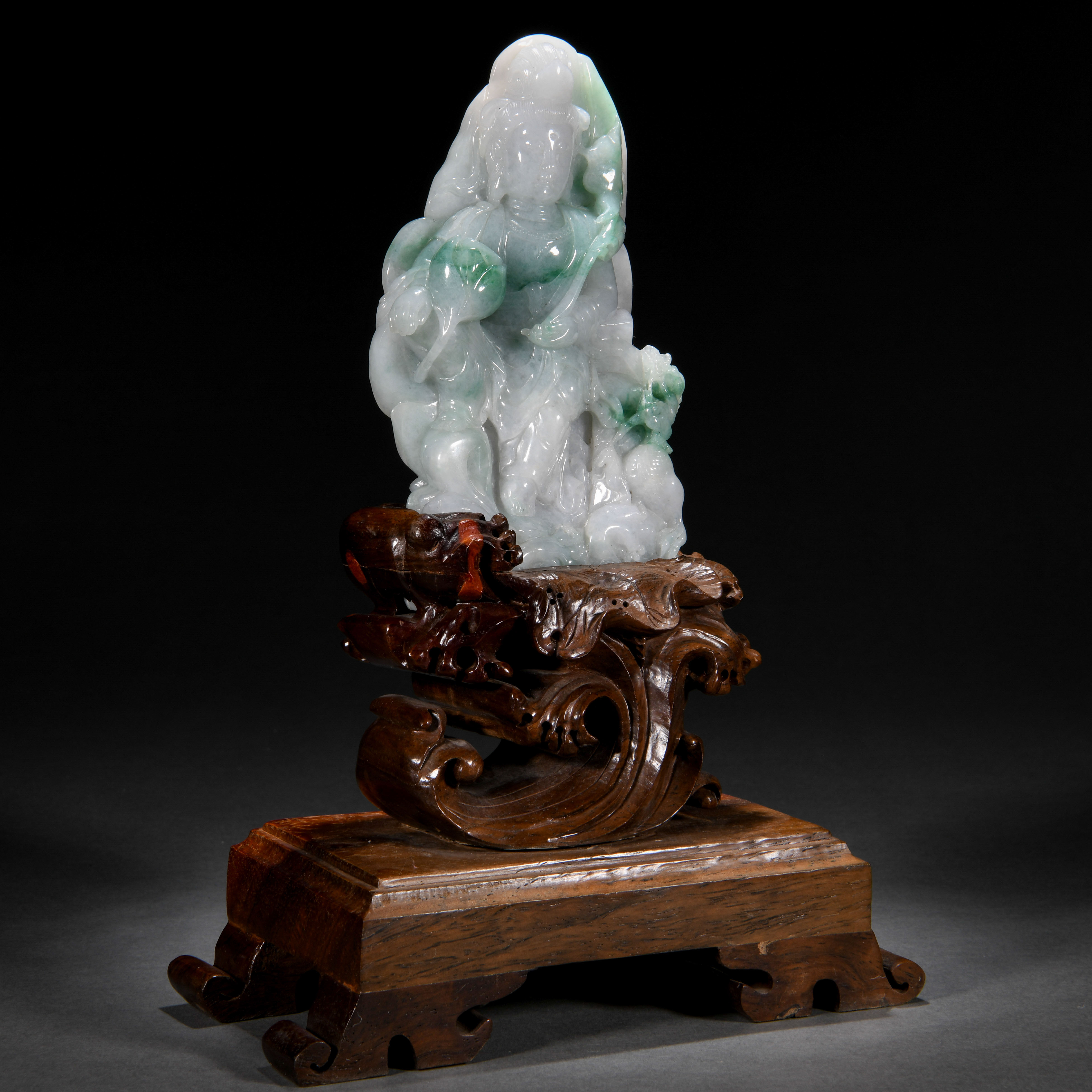 A Chinese Carved Jadeite Guanyin - Image 4 of 9