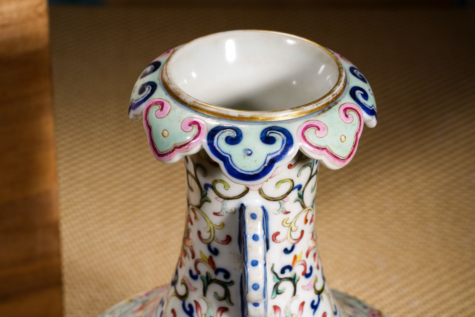 A Chinese Famille Rose Lotus Scrolls Vase - Image 7 of 13