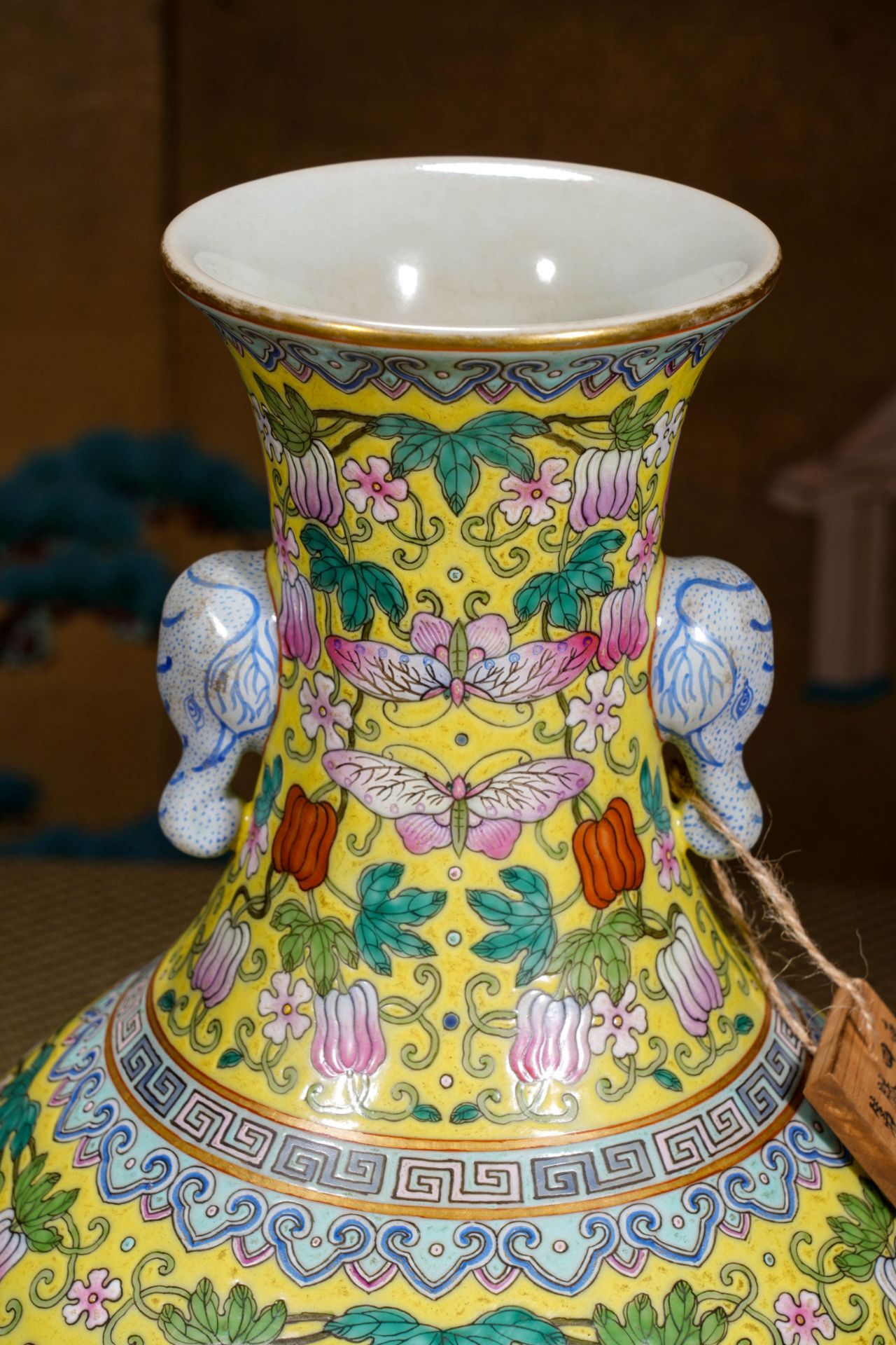 A Chinese Famille Rose Mellons Vase - Image 4 of 11