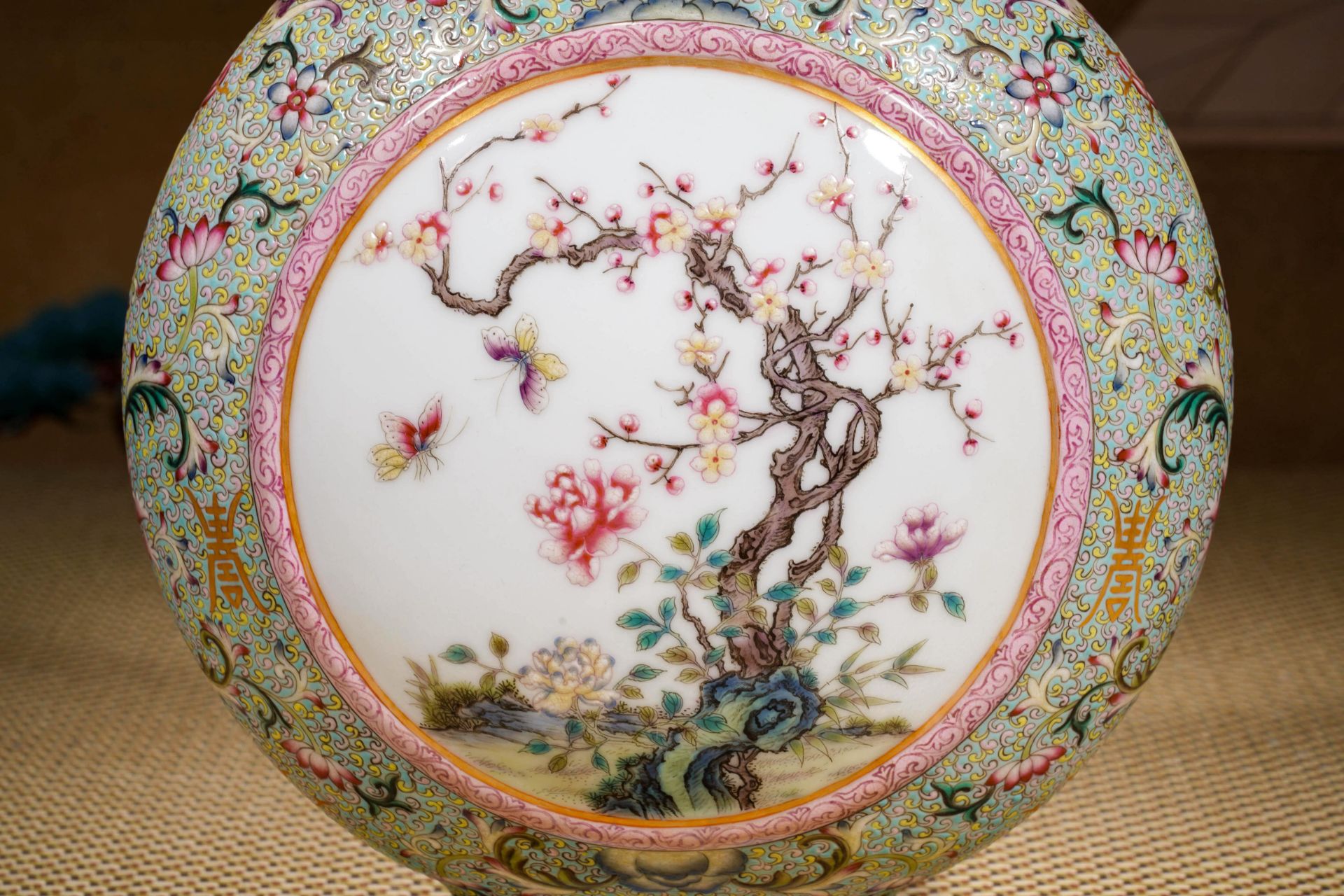 A Chinese Famille Rose Blooms Moon Flask - Image 3 of 11