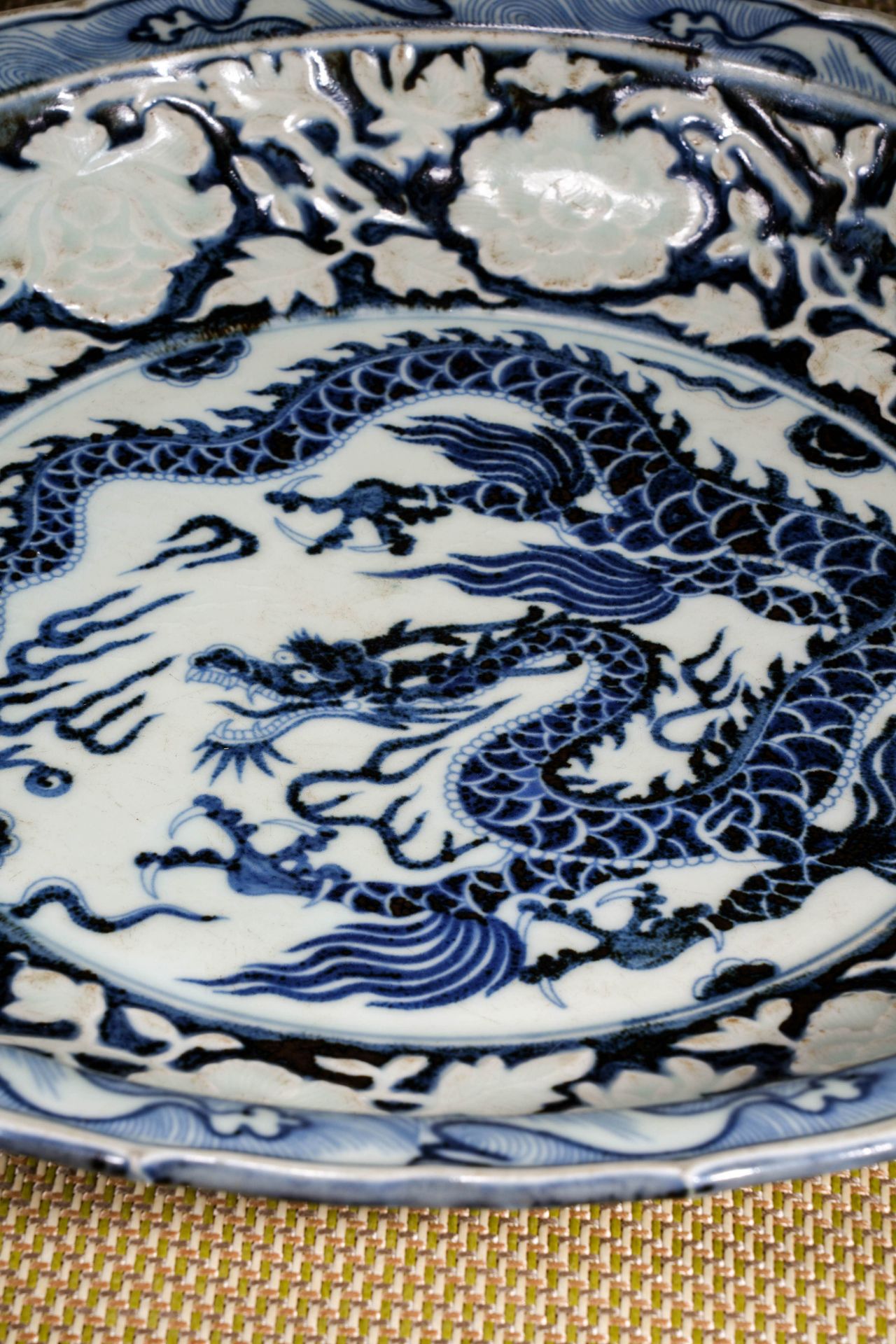 A Chinese Blue and White Dragon Dish - Image 17 of 18