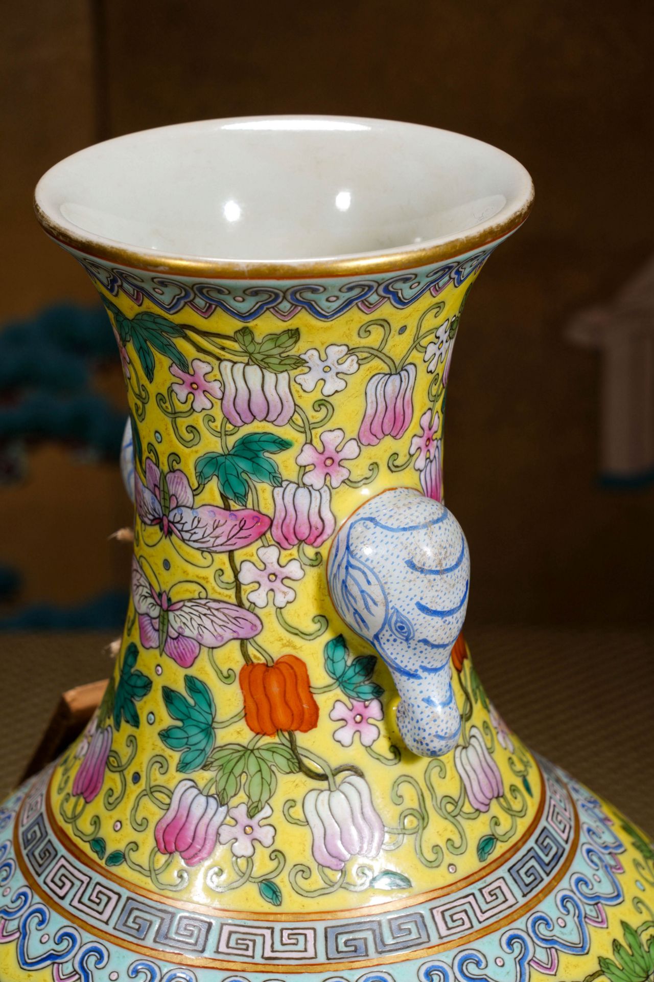 A Chinese Famille Rose Mellons Vase - Image 8 of 11