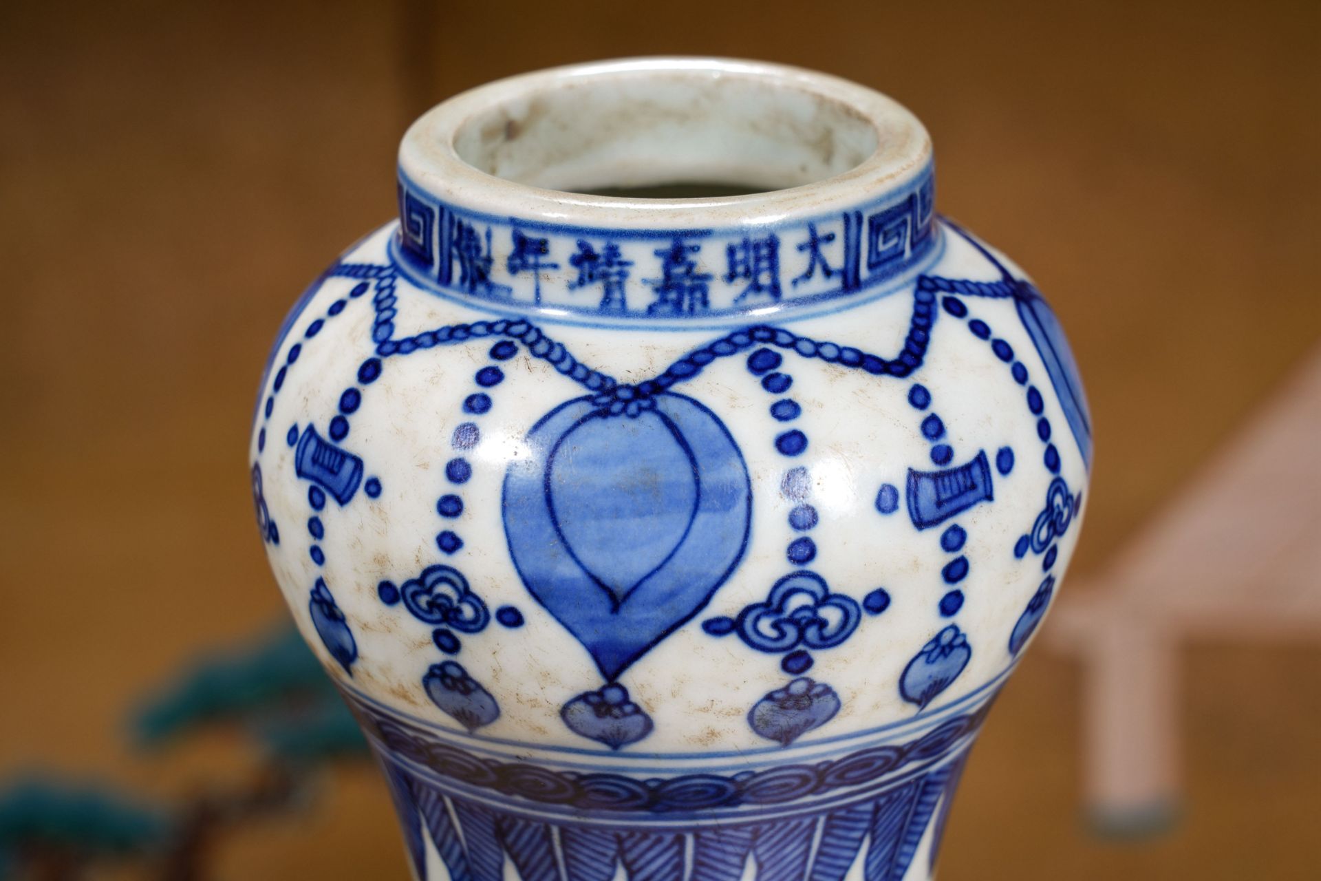 A Chinese Blue and White Dragon Garlic Head Vase - Image 15 of 16