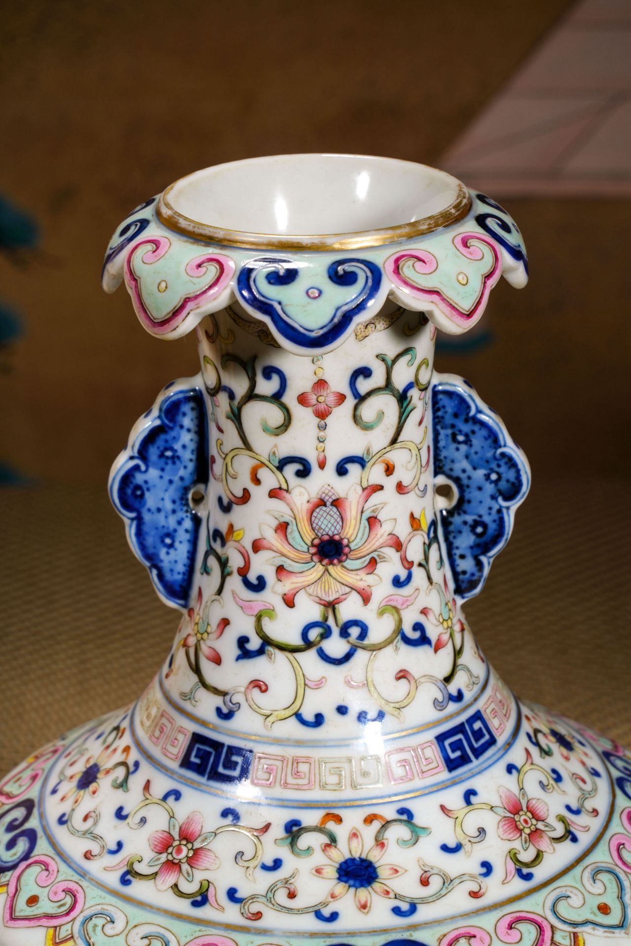 A Chinese Famille Rose Lotus Scrolls Vase - Image 4 of 13