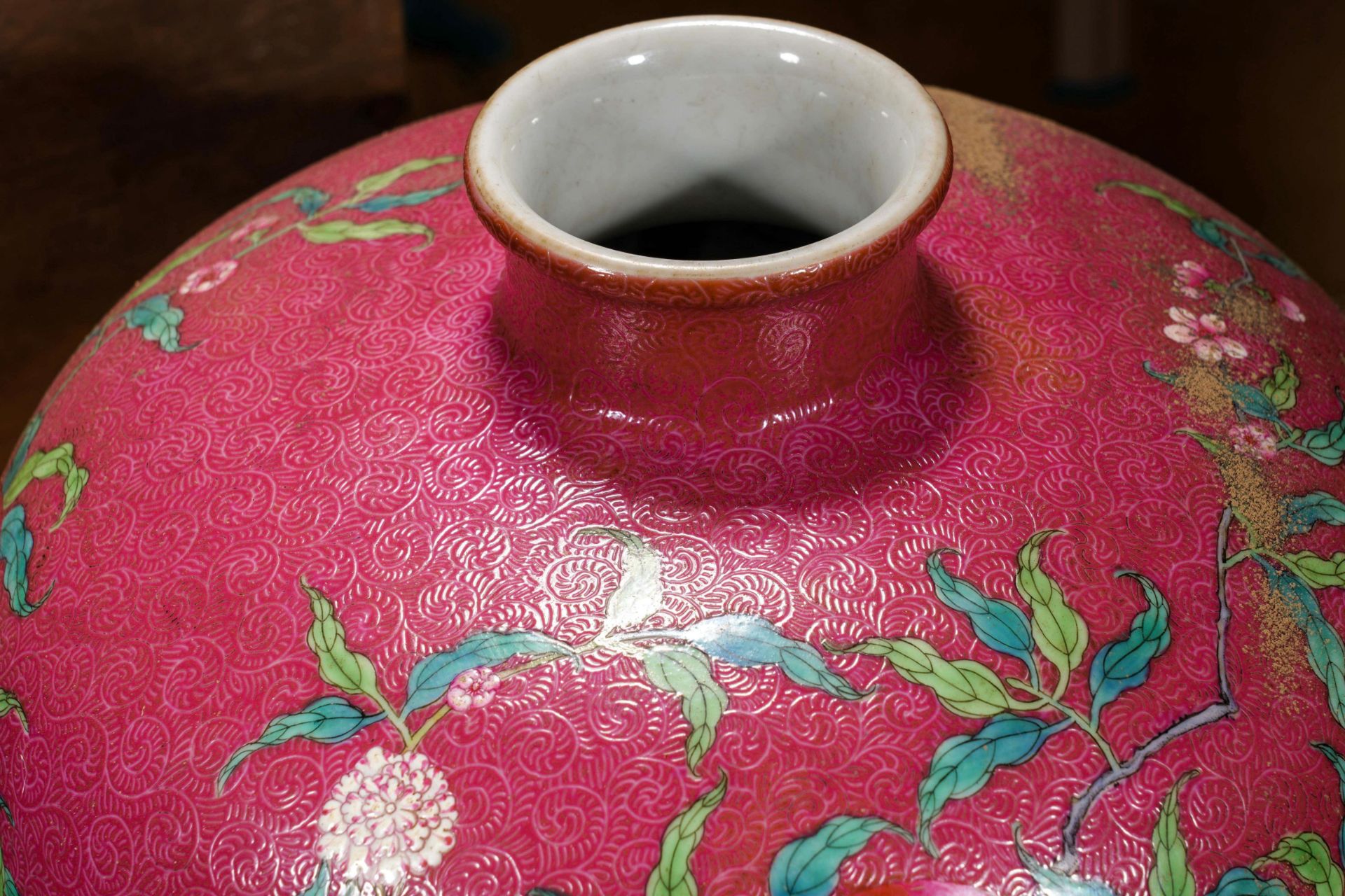 A Chinese Famille Rose Peaches Vase Meiping - Image 5 of 15