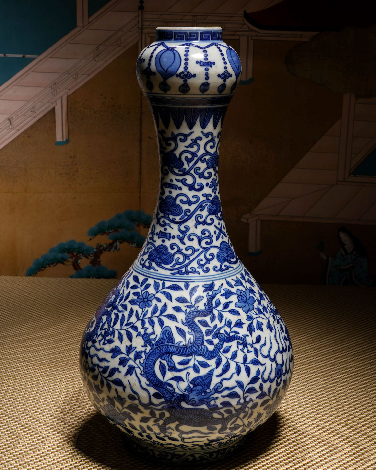 A Chinese Blue and White Dragon Garlic Head Vase - Image 9 of 16