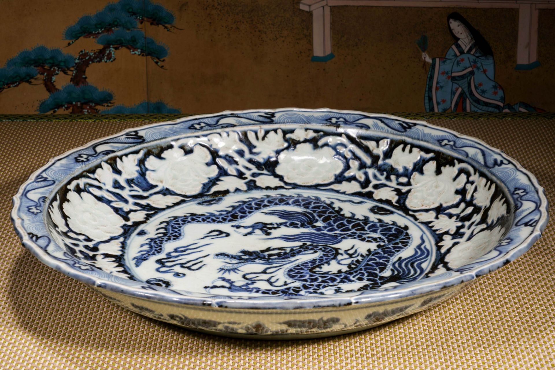 A Chinese Blue and White Dragon Dish - Image 15 of 18