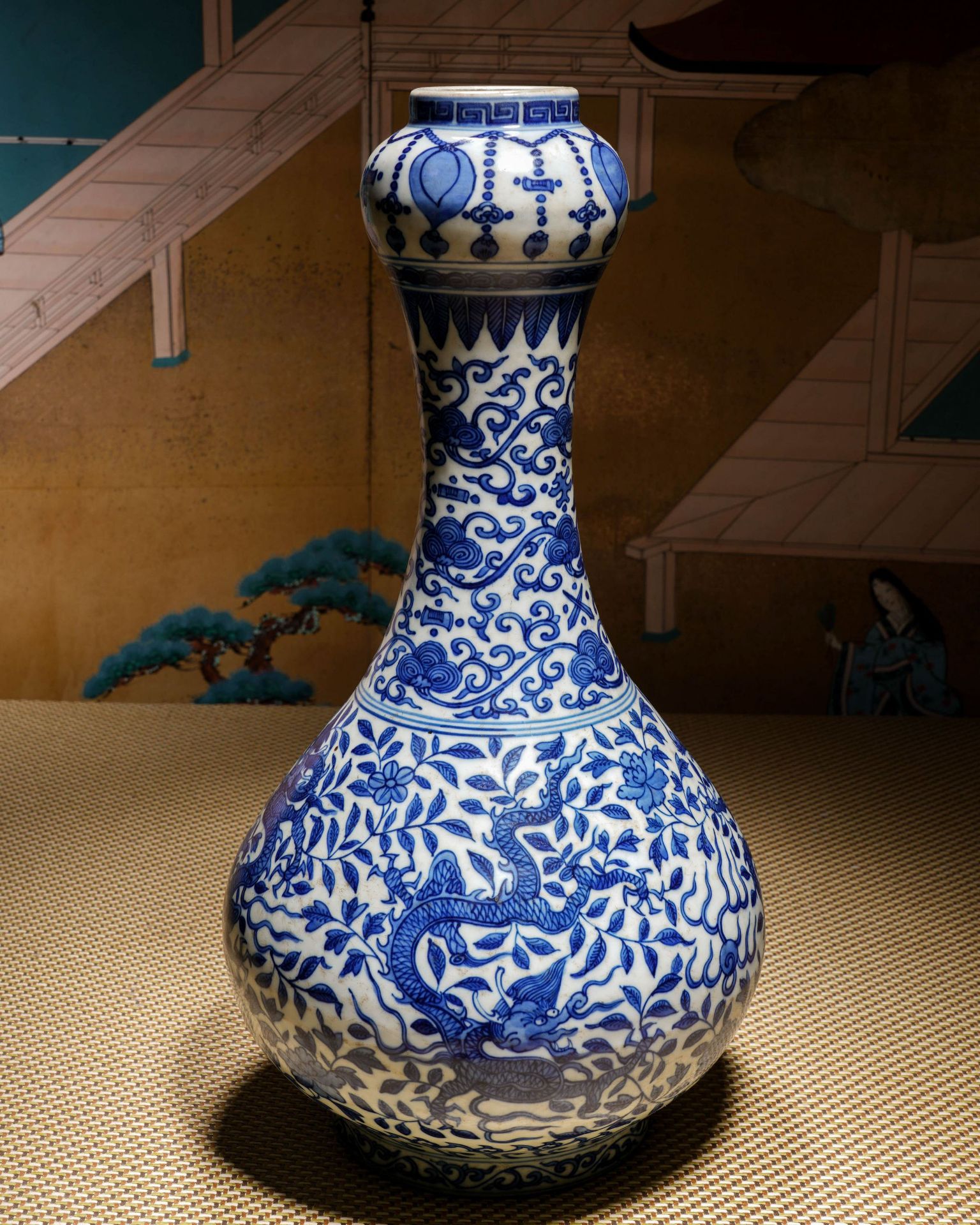 A Chinese Blue and White Dragon Garlic Head Vase - Image 10 of 16