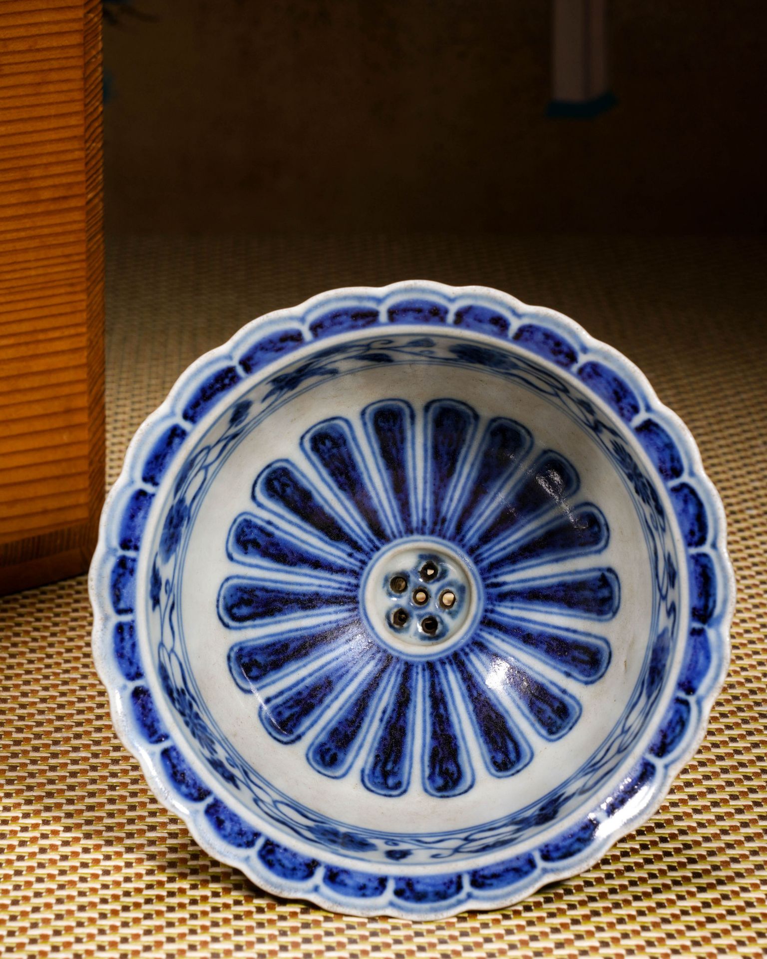 A Chinese Blue and White Lotus Scrolls Funnel - Image 8 of 13