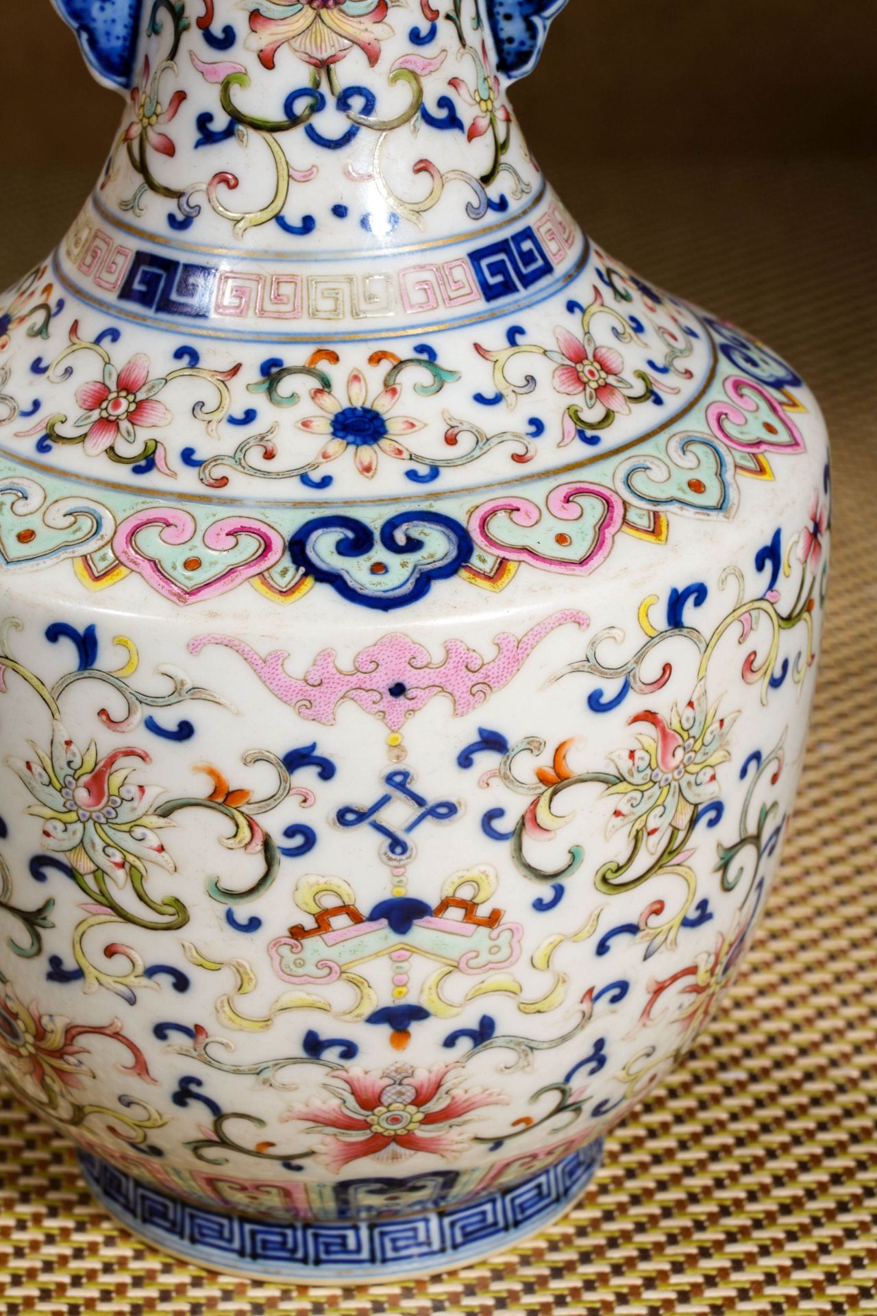 A Chinese Famille Rose Lotus Scrolls Vase - Image 5 of 13