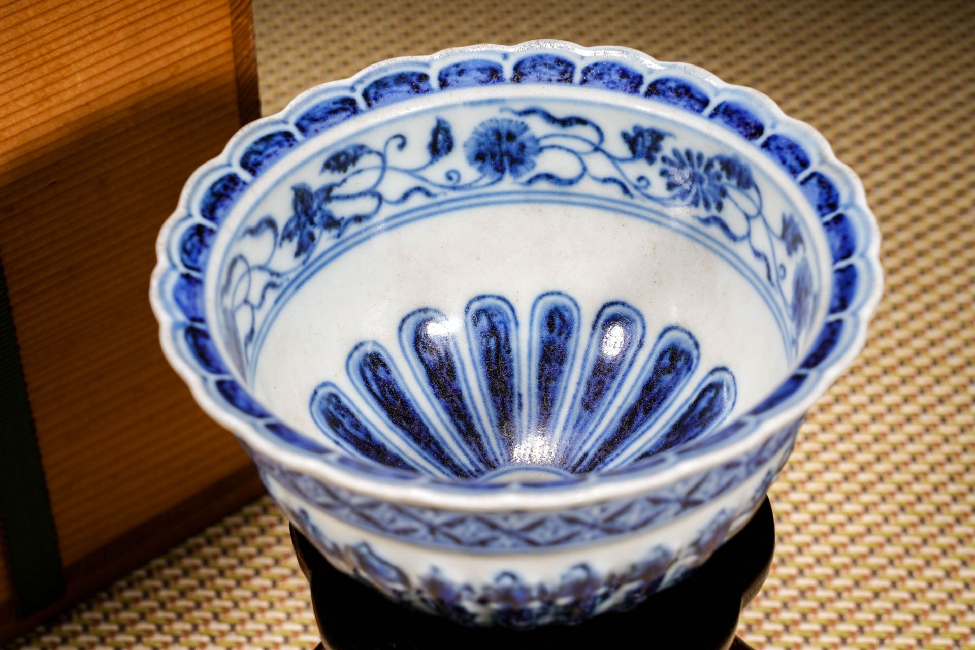 A Chinese Blue and White Lotus Scrolls Funnel - Image 7 of 13