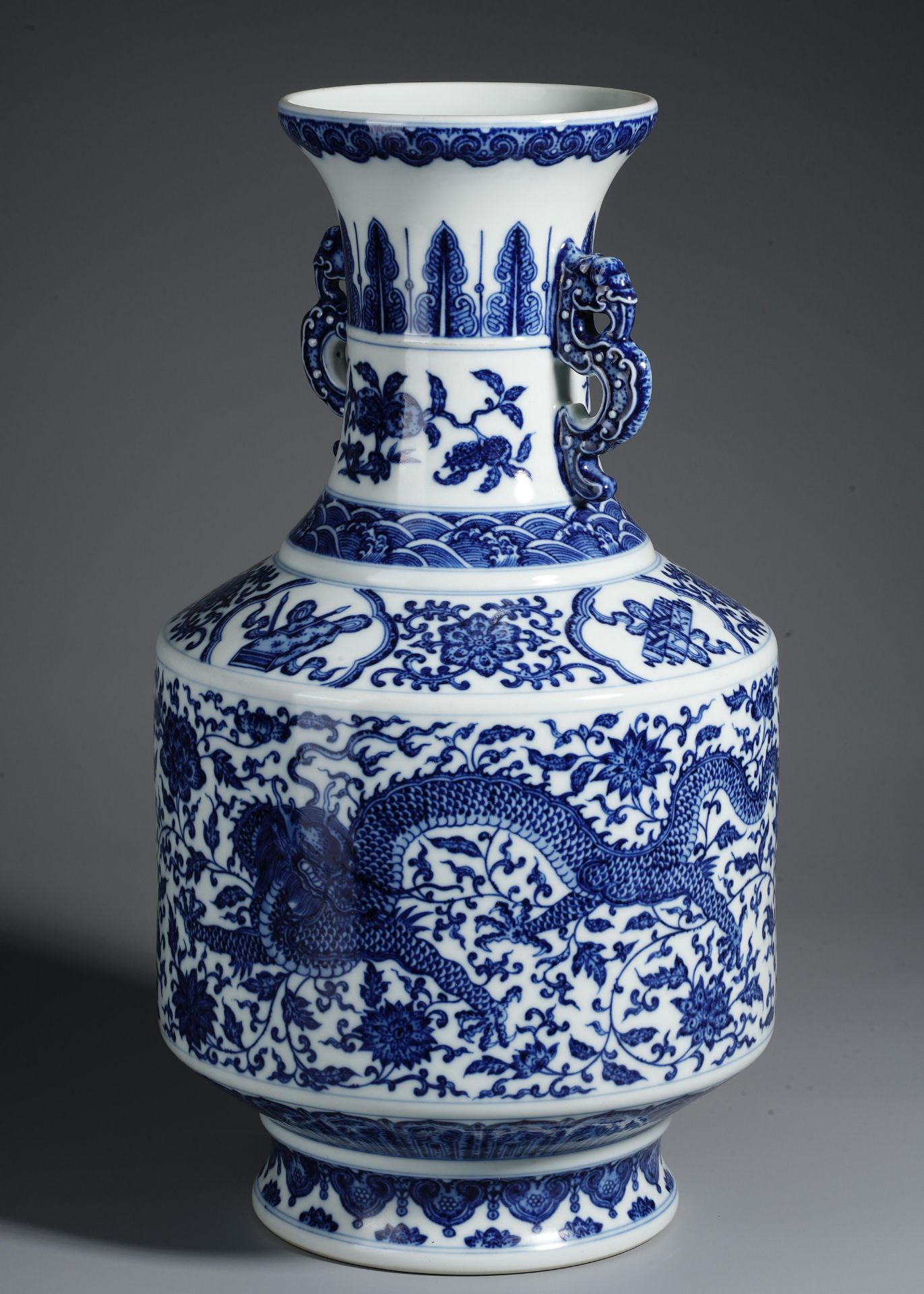 A Blue and White Dragon Vase - Image 4 of 14