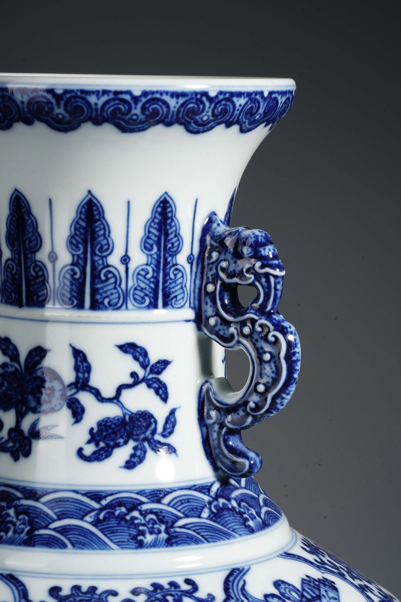 A Blue and White Dragon Vase - Image 6 of 14