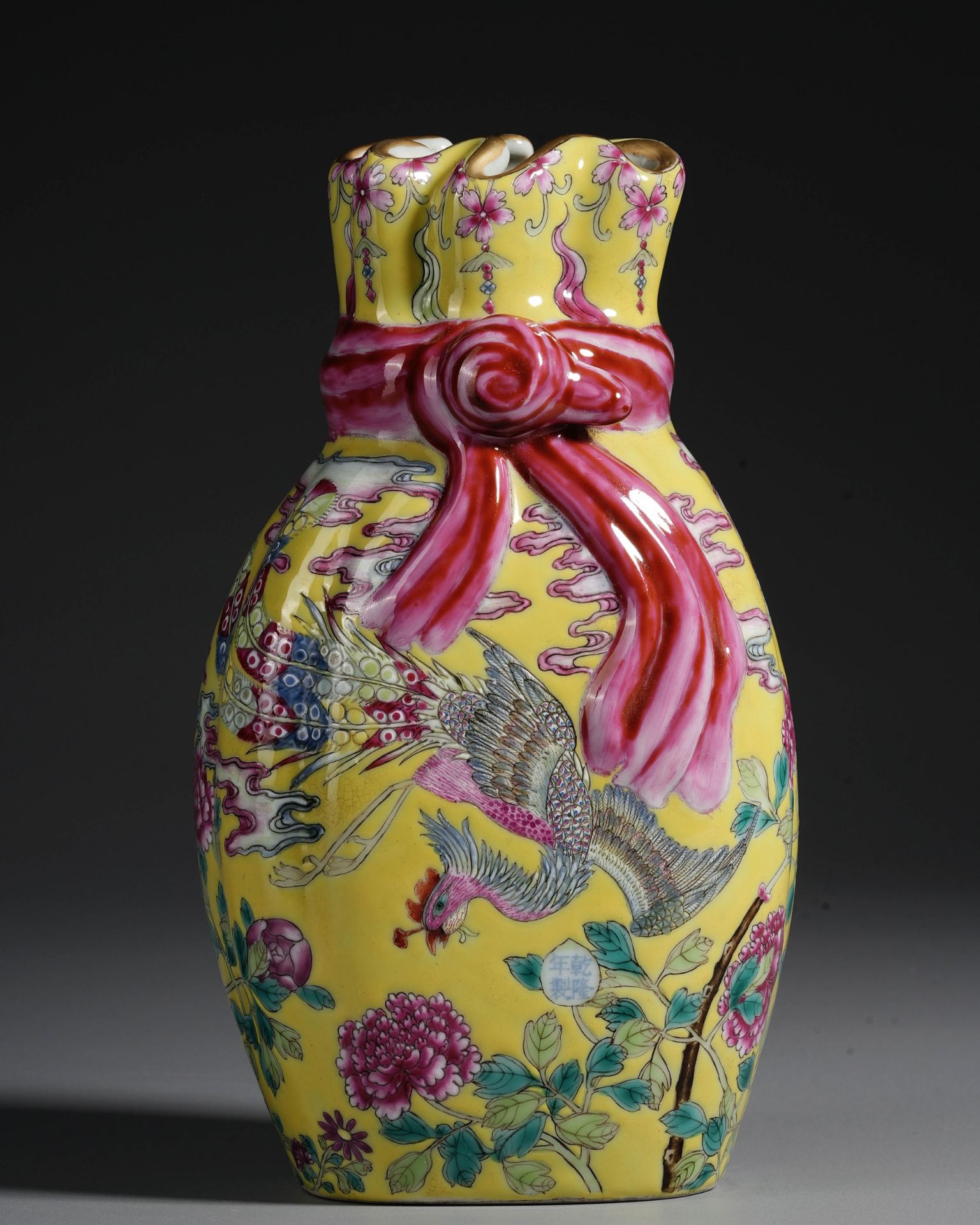 A Chinese Famille Rose Phoenix Vase - Image 2 of 15
