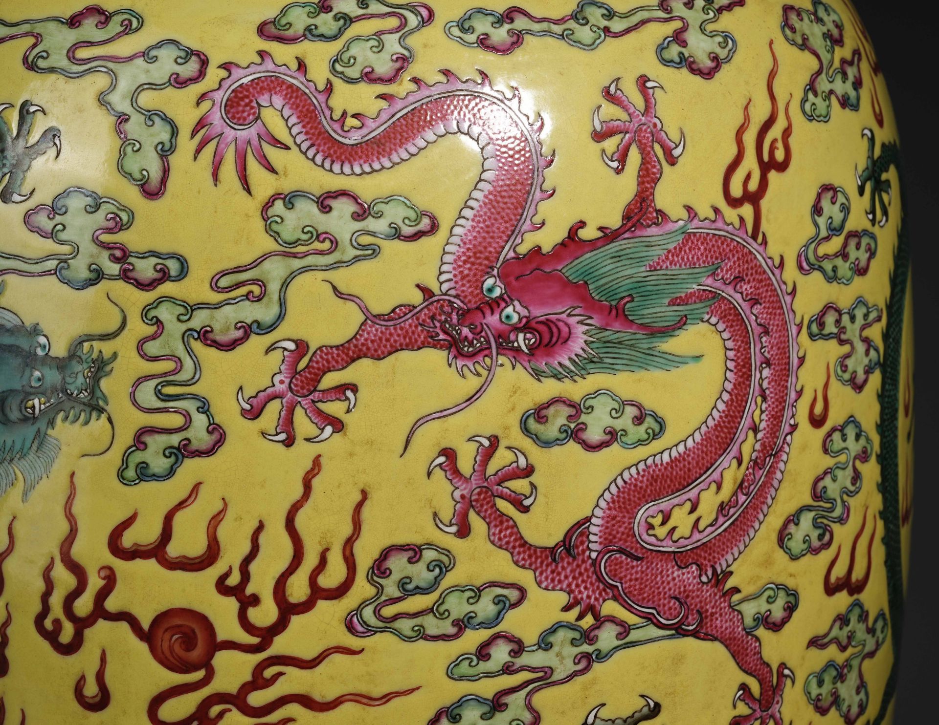 A Chinese Famille Rose Dragons Vase - Image 5 of 19