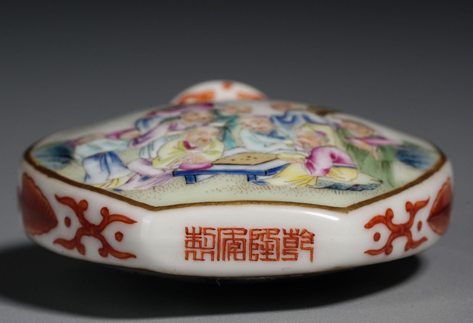 A Chinese Famille Rose Snuff Bottle - Image 8 of 13