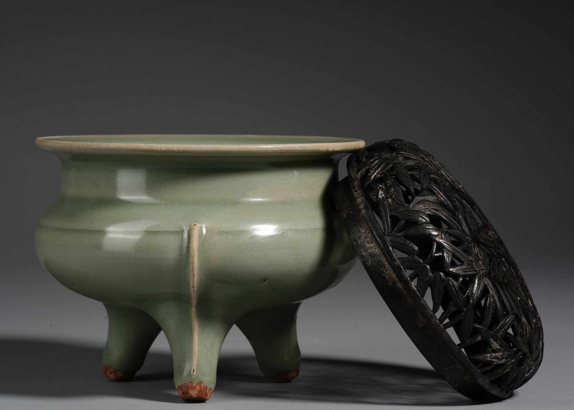 A Chinese Longquan Celadon Glaze Tripod CenserÂ  - Image 4 of 13