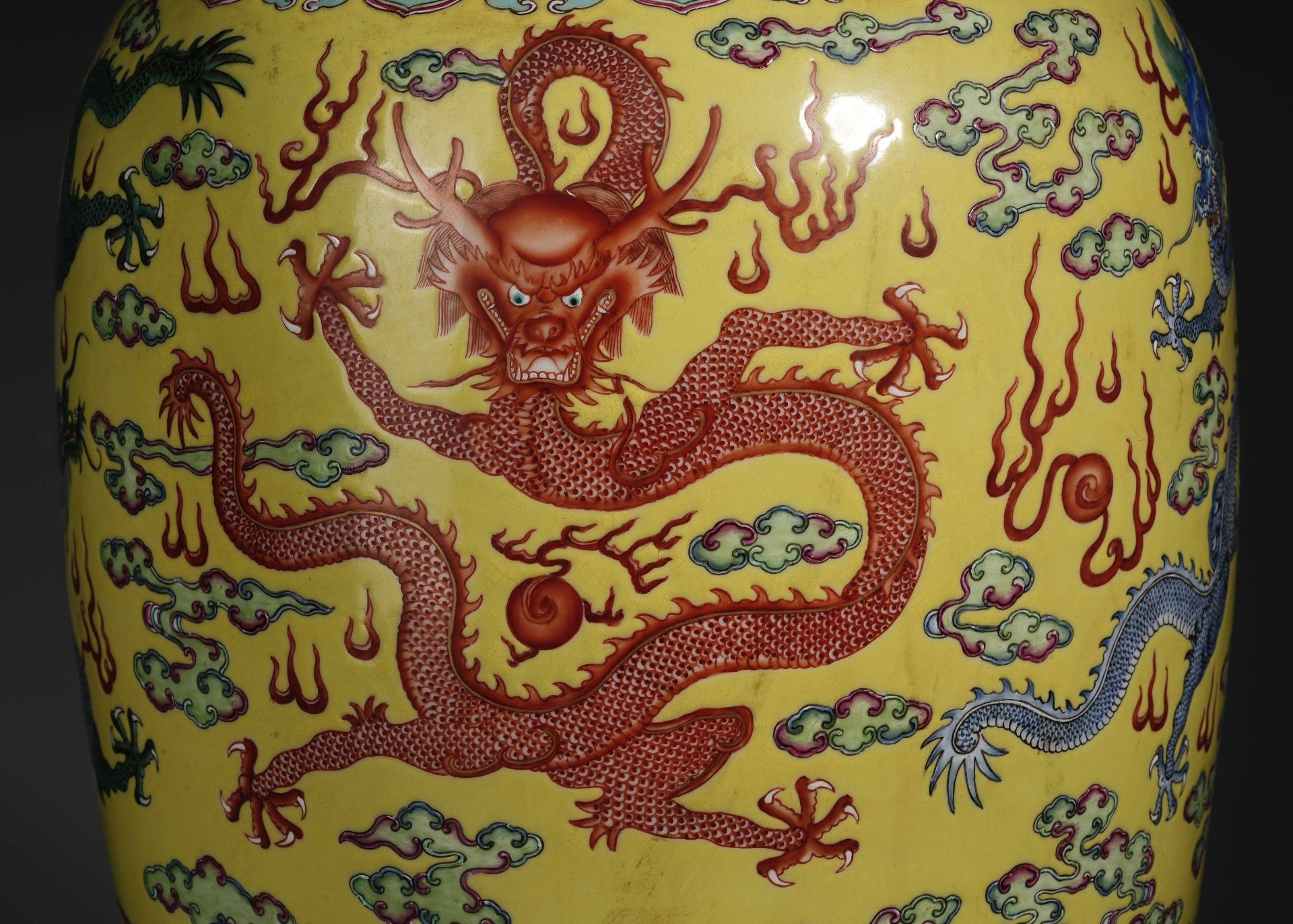 A Chinese Famille Rose Dragons Vase - Image 13 of 19