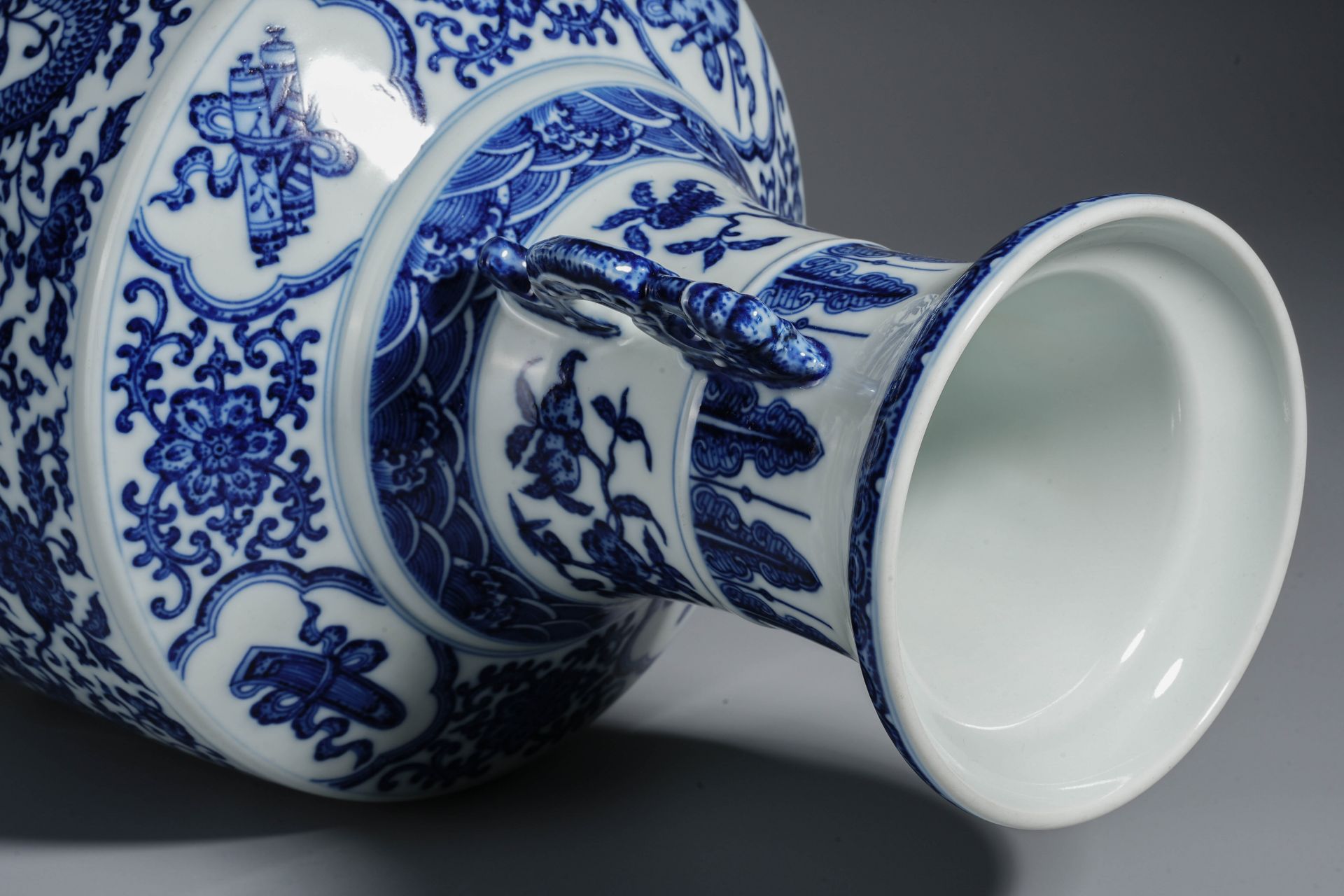 A Blue and White Dragon Vase - Image 9 of 14