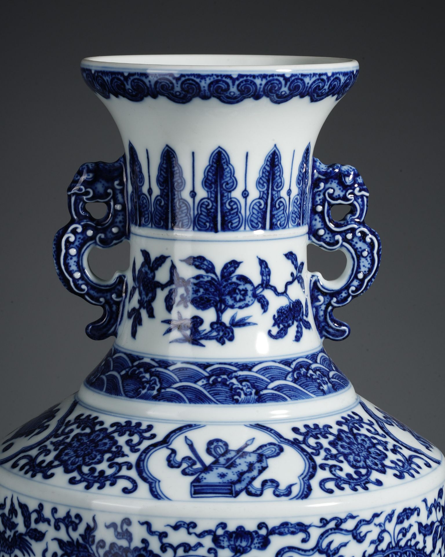 A Blue and White Dragon Vase - Image 2 of 14