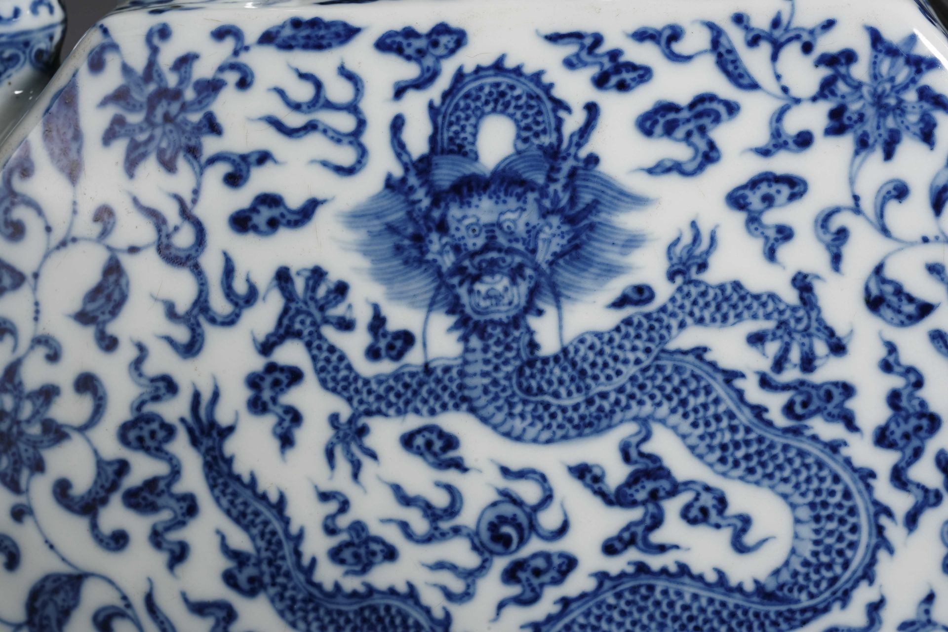 A Chinese Blue and White Dragon Five Sprouts Vase - Image 6 of 14
