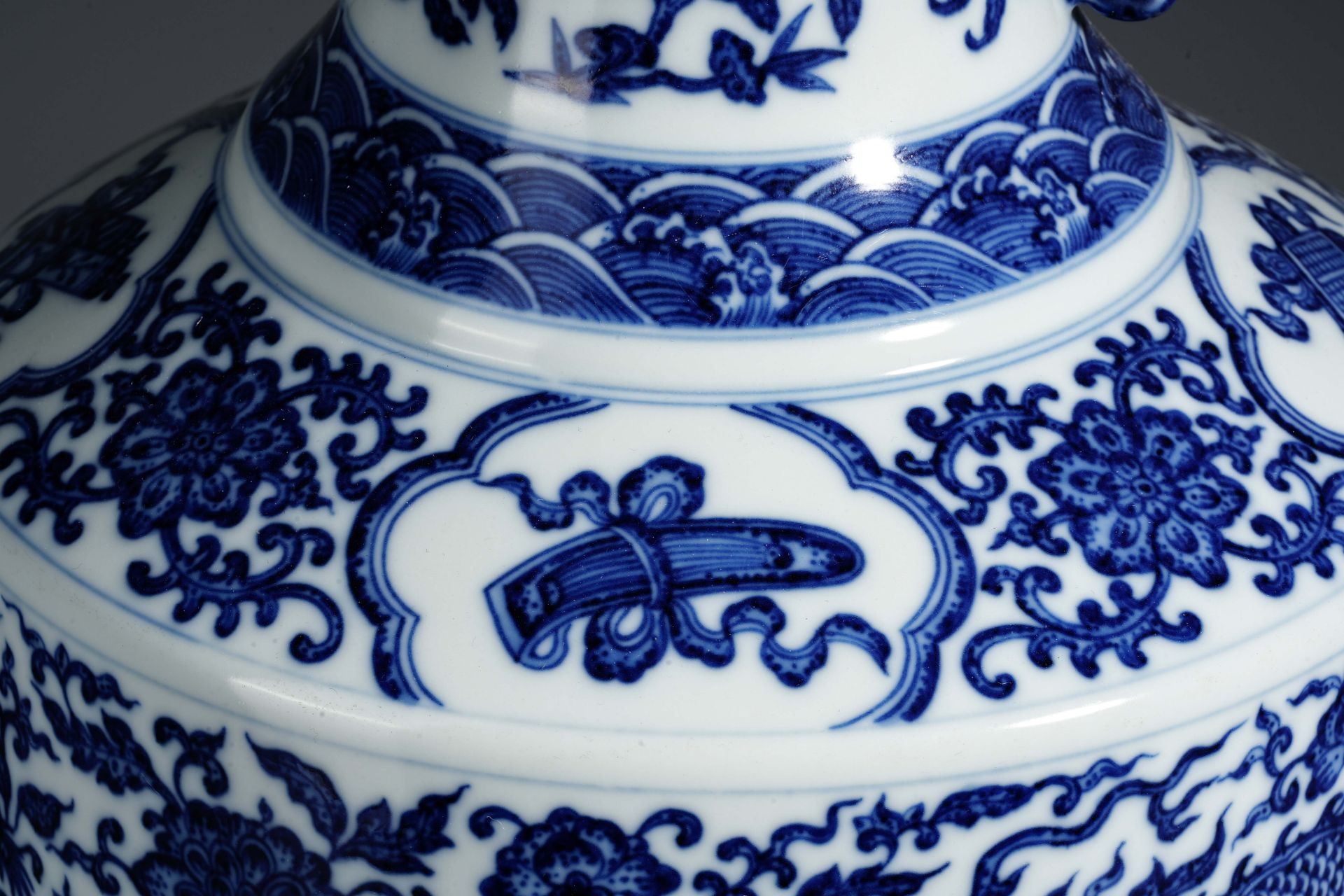 A Blue and White Dragon Vase - Image 7 of 14