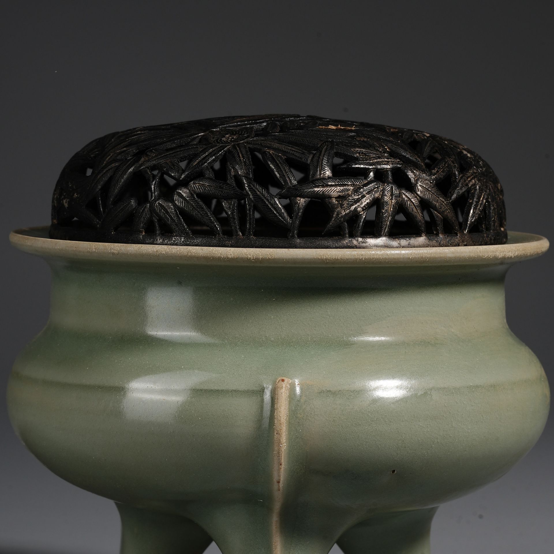 A Chinese Longquan Celadon Glaze Tripod CenserÂ  - Image 3 of 13