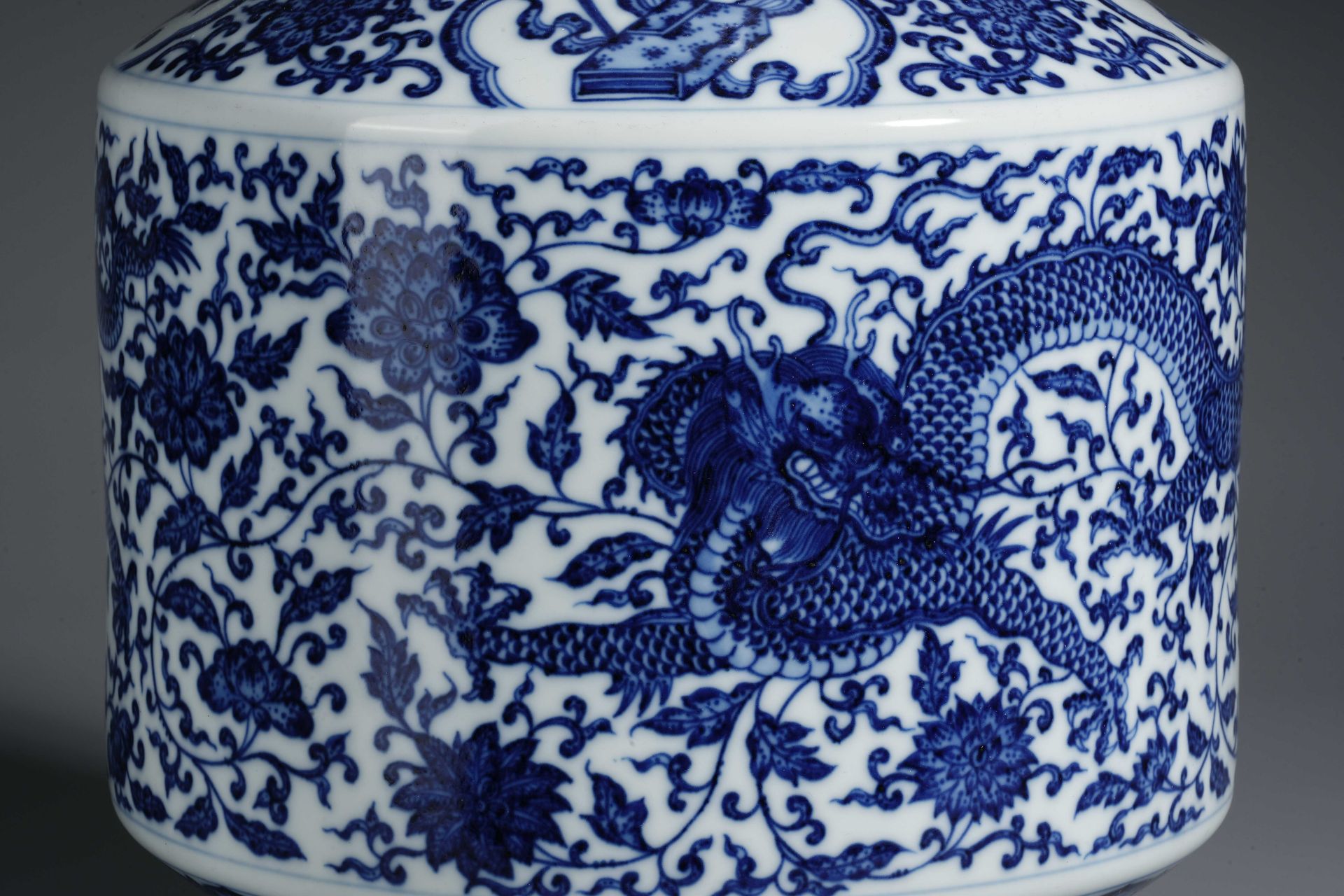 A Blue and White Dragon Vase - Image 3 of 14