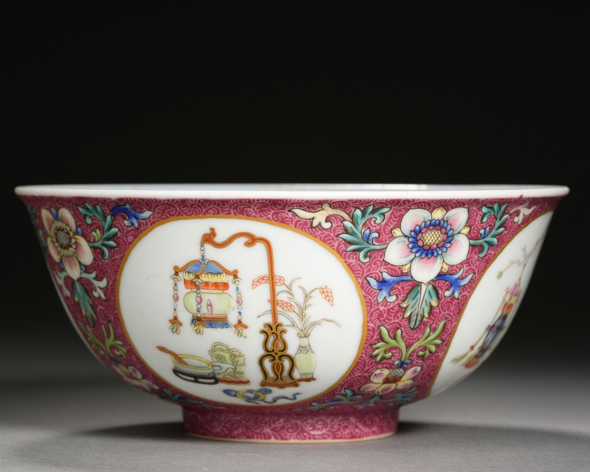 A Chinese Famille Rose Medallion Bowl - Bild 4 aus 11