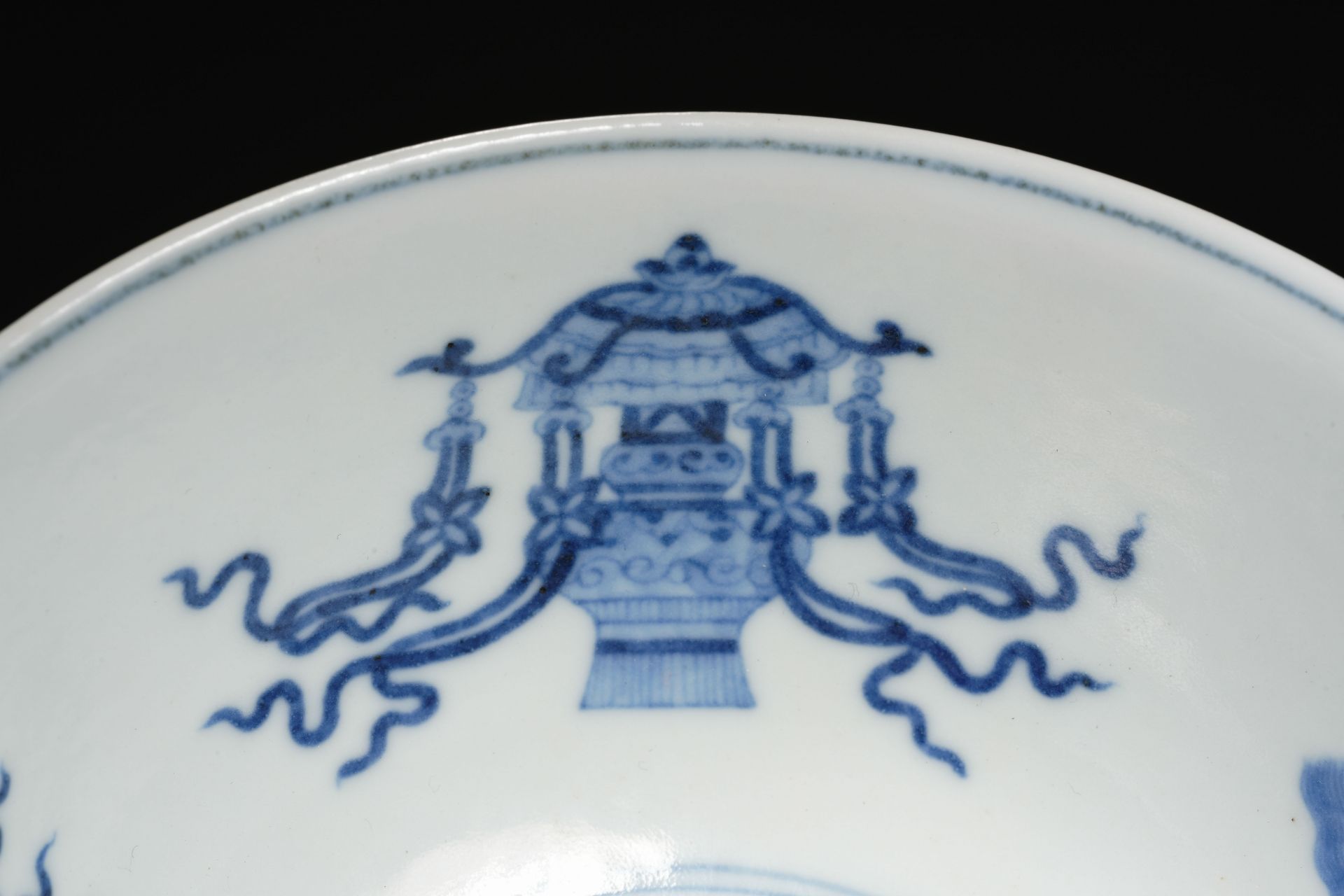A Chinese Famille Rose Medallion Bowl - Bild 9 aus 11