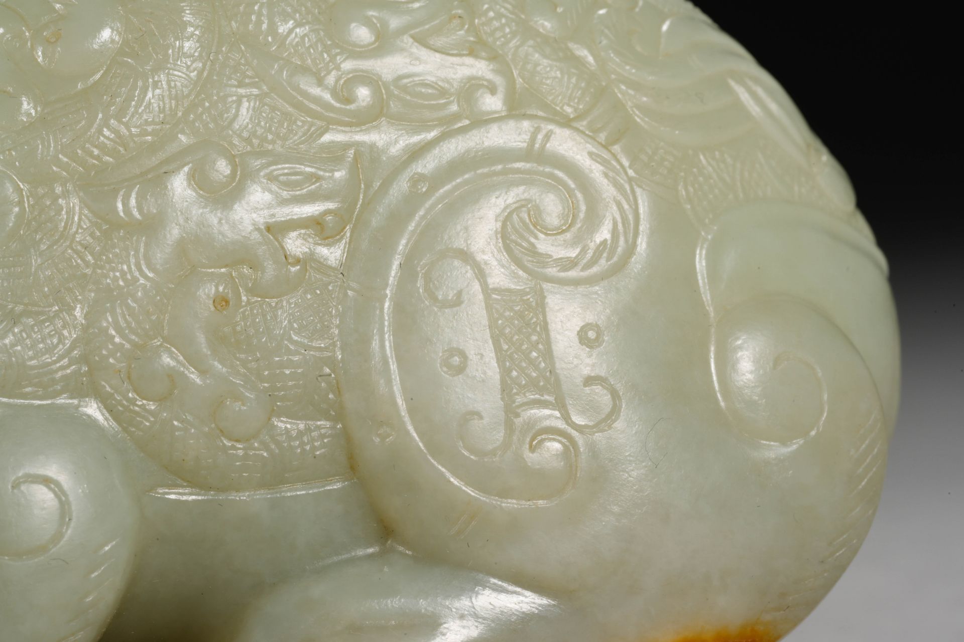 A Chinese Carved Jade Mythical Beast - Bild 7 aus 10