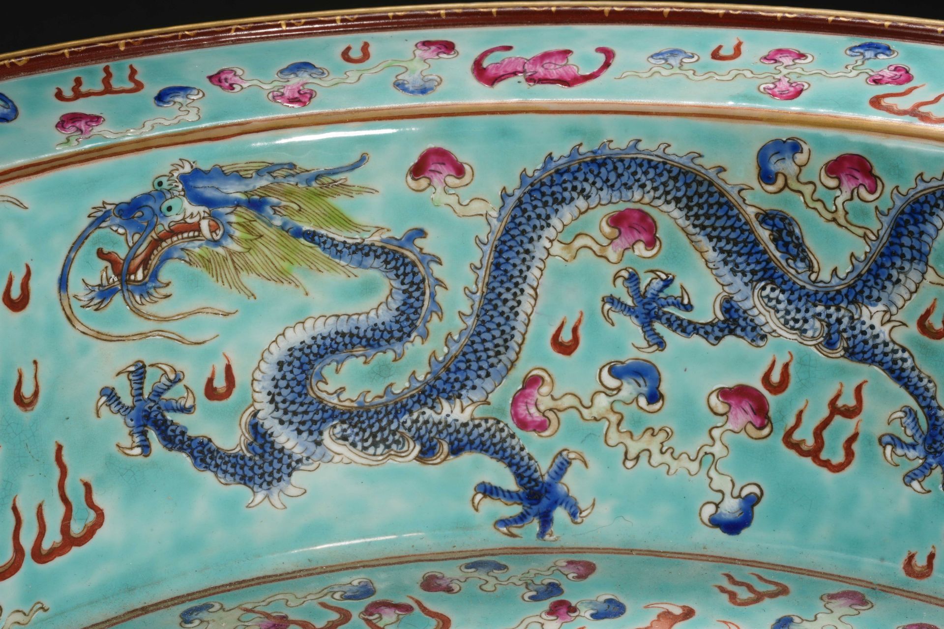 A Chinese Famille Rose Nine Dragons Basin - Bild 7 aus 16